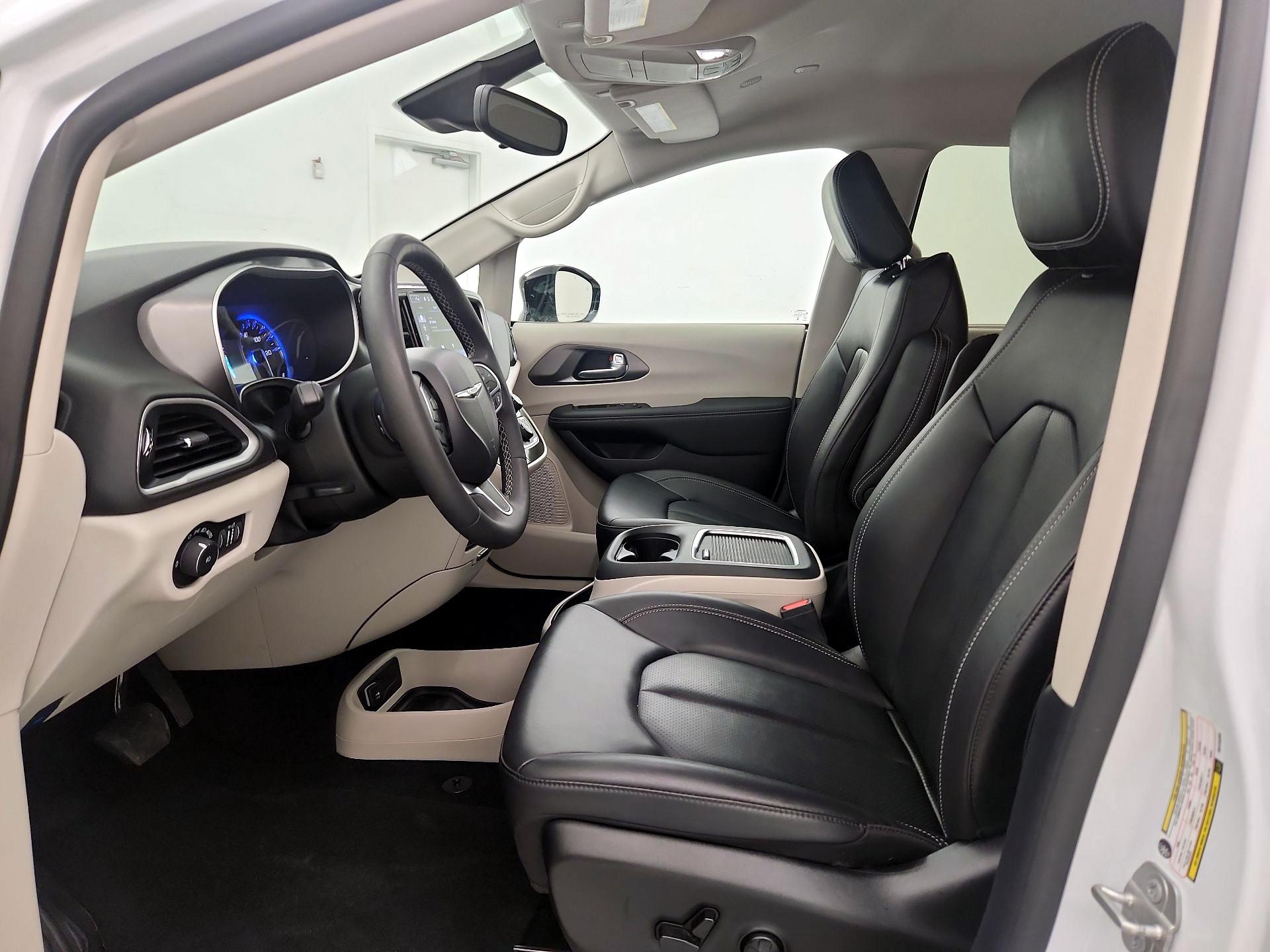 Thumbnail: 2024 Chrysler Pacifica - 11