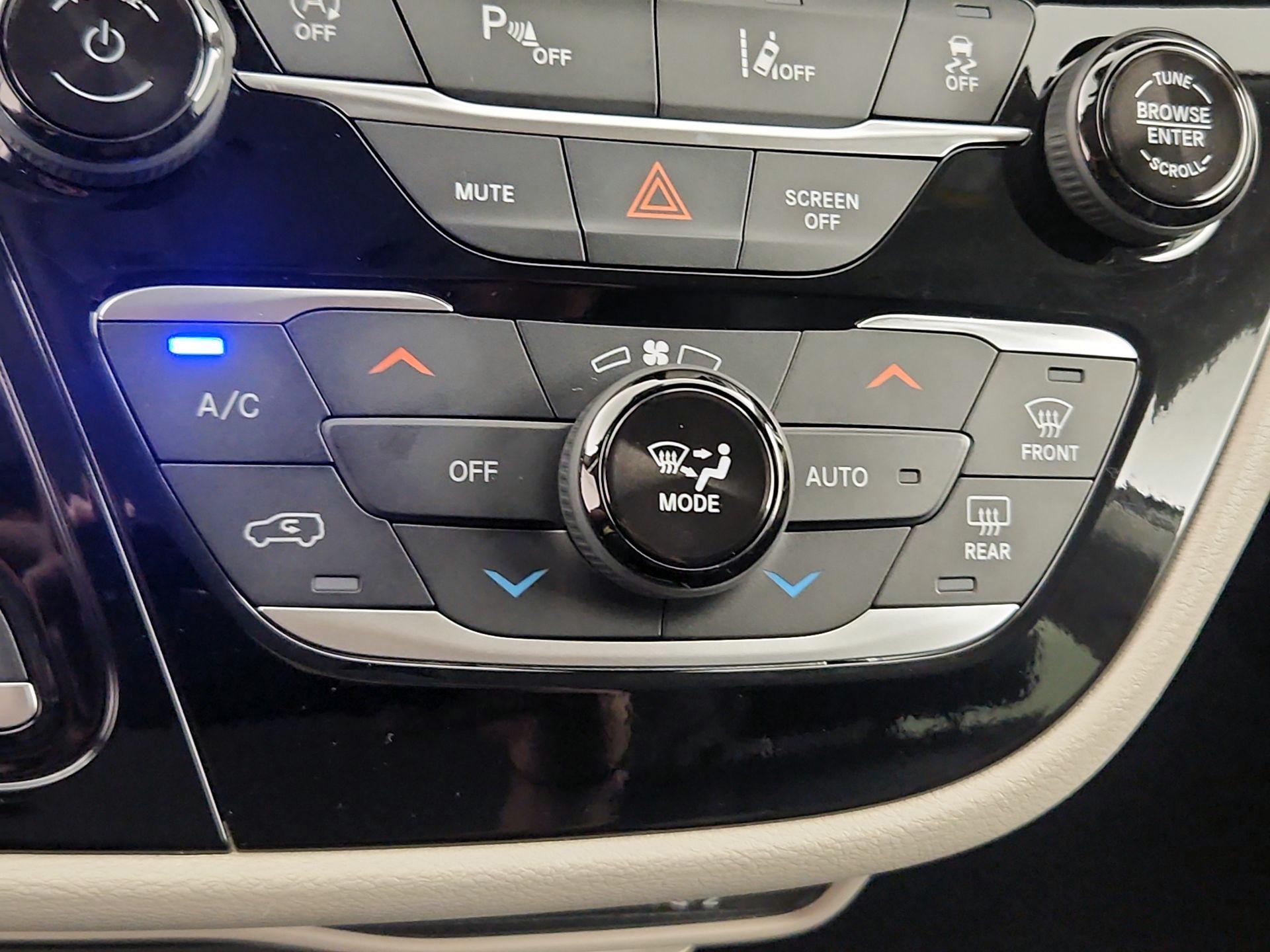 Thumbnail: 2024 Chrysler Pacifica - 16