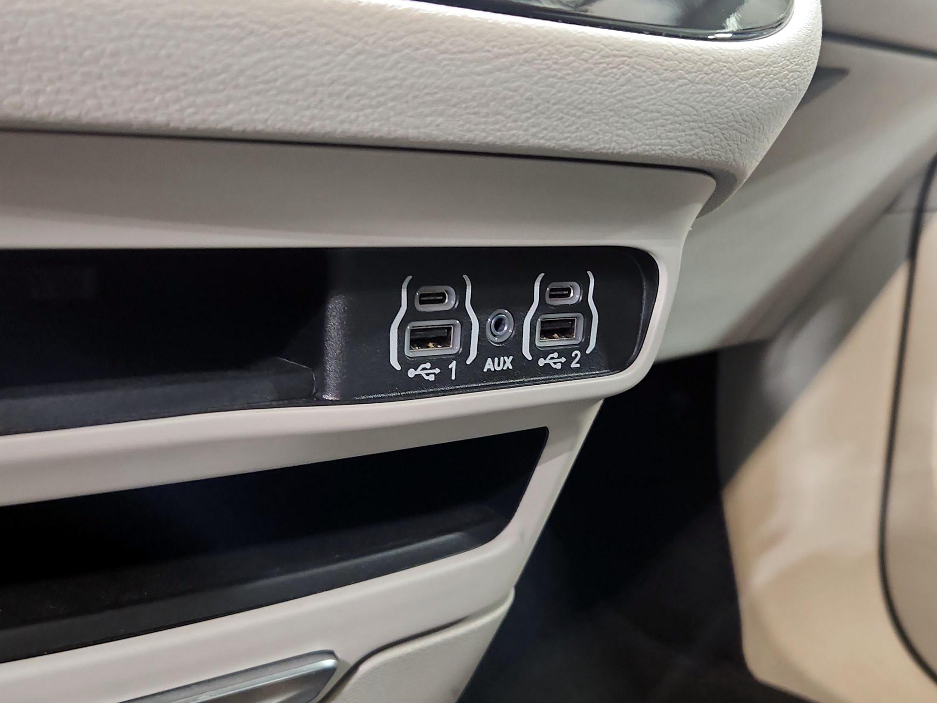 Thumbnail: 2024 Chrysler Pacifica - 18