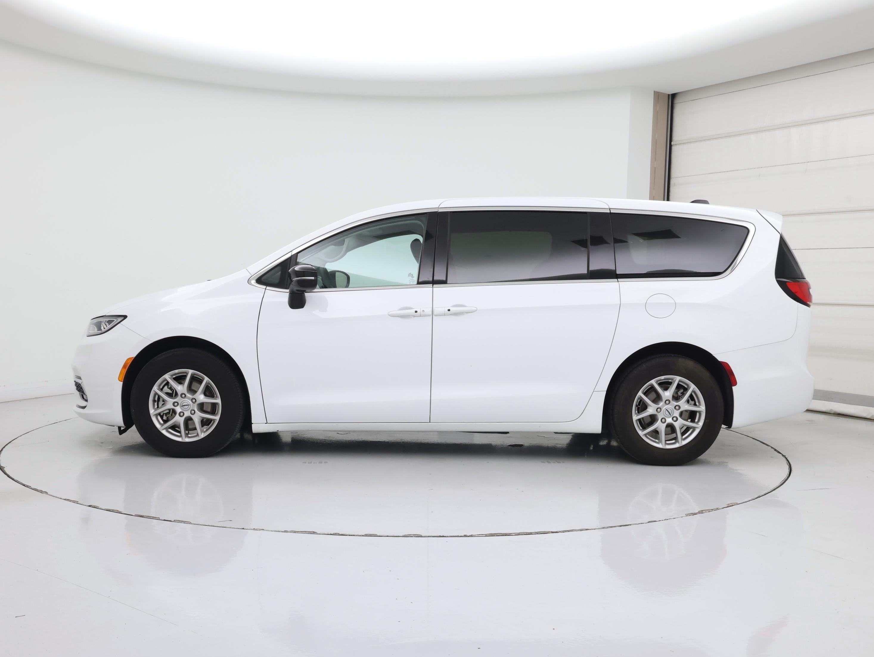 Thumbnail: 2024 Chrysler Pacifica - 3