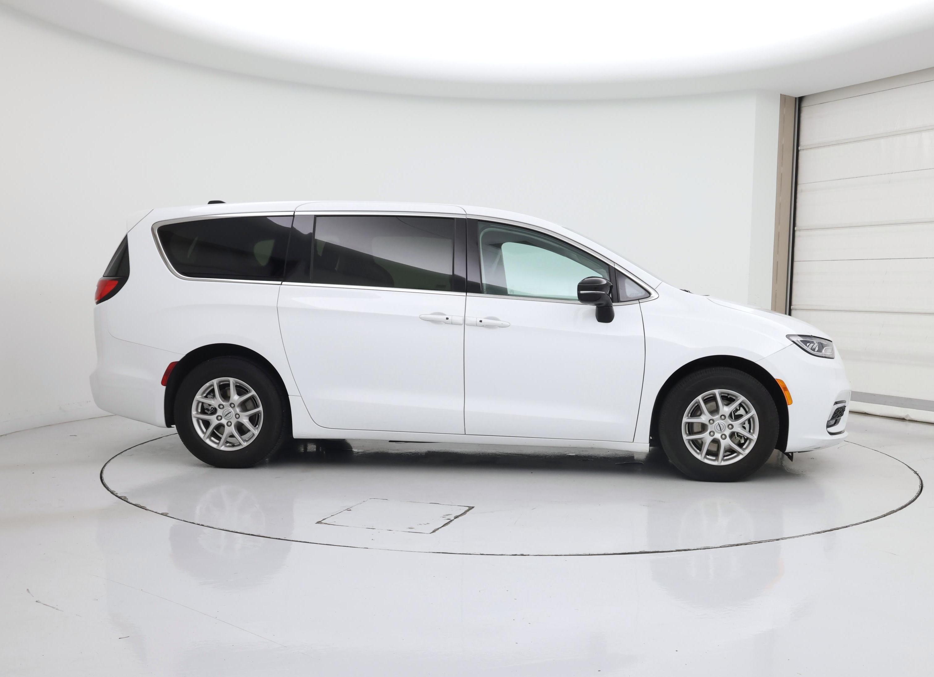 Thumbnail: 2024 Chrysler Pacifica - 7