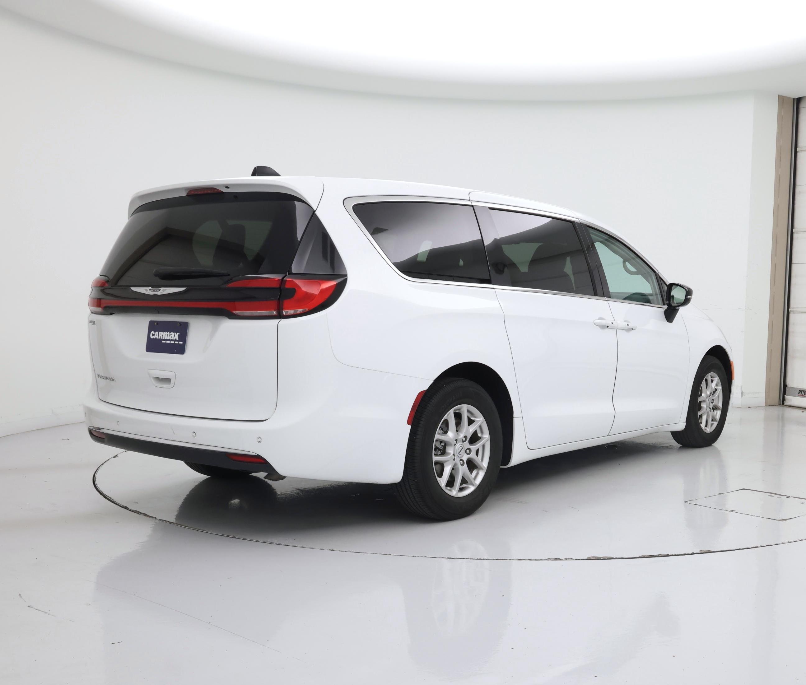 Thumbnail: 2024 Chrysler Pacifica - 8