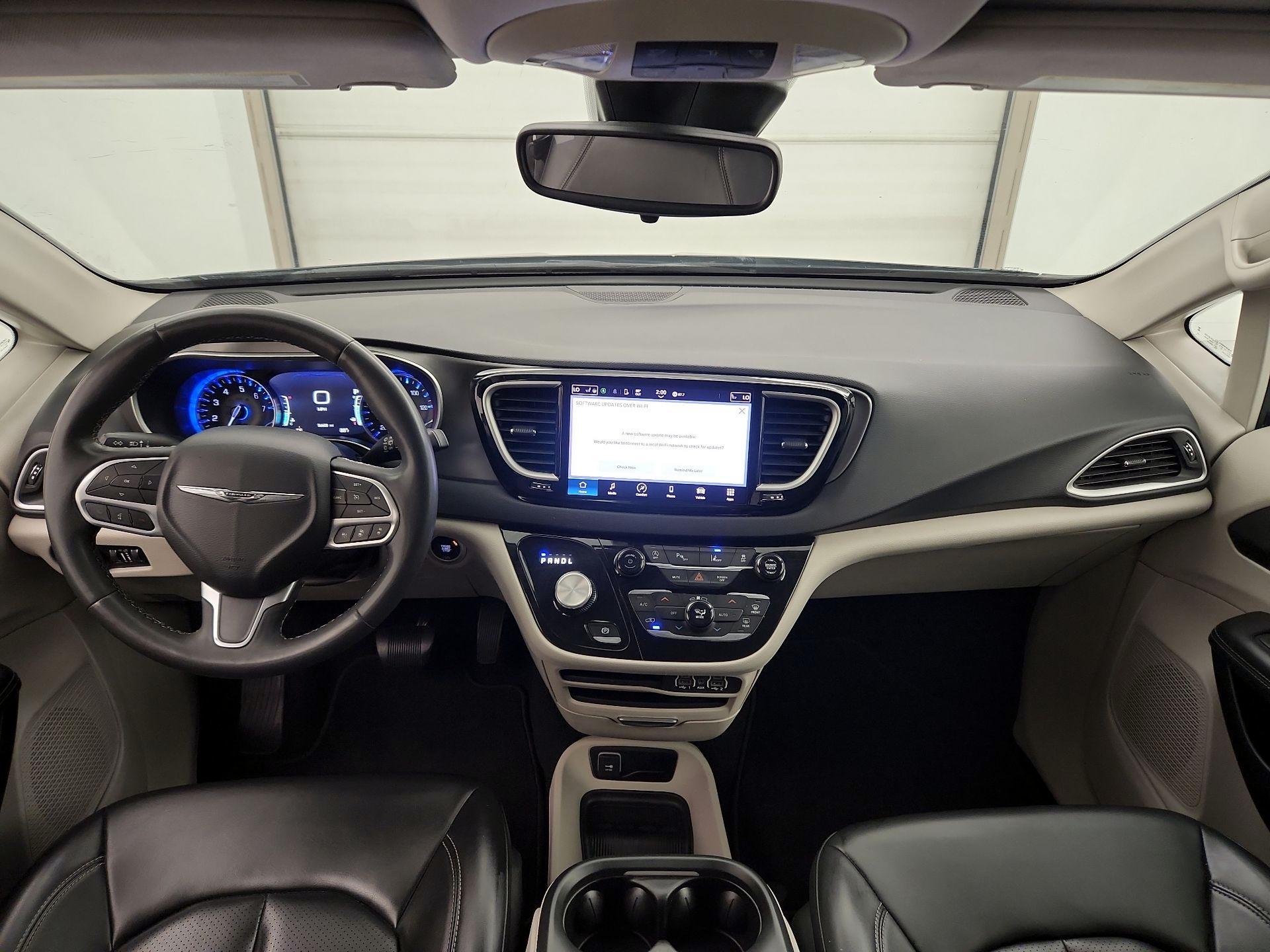 Thumbnail: 2023 Chrysler Pacifica - 9