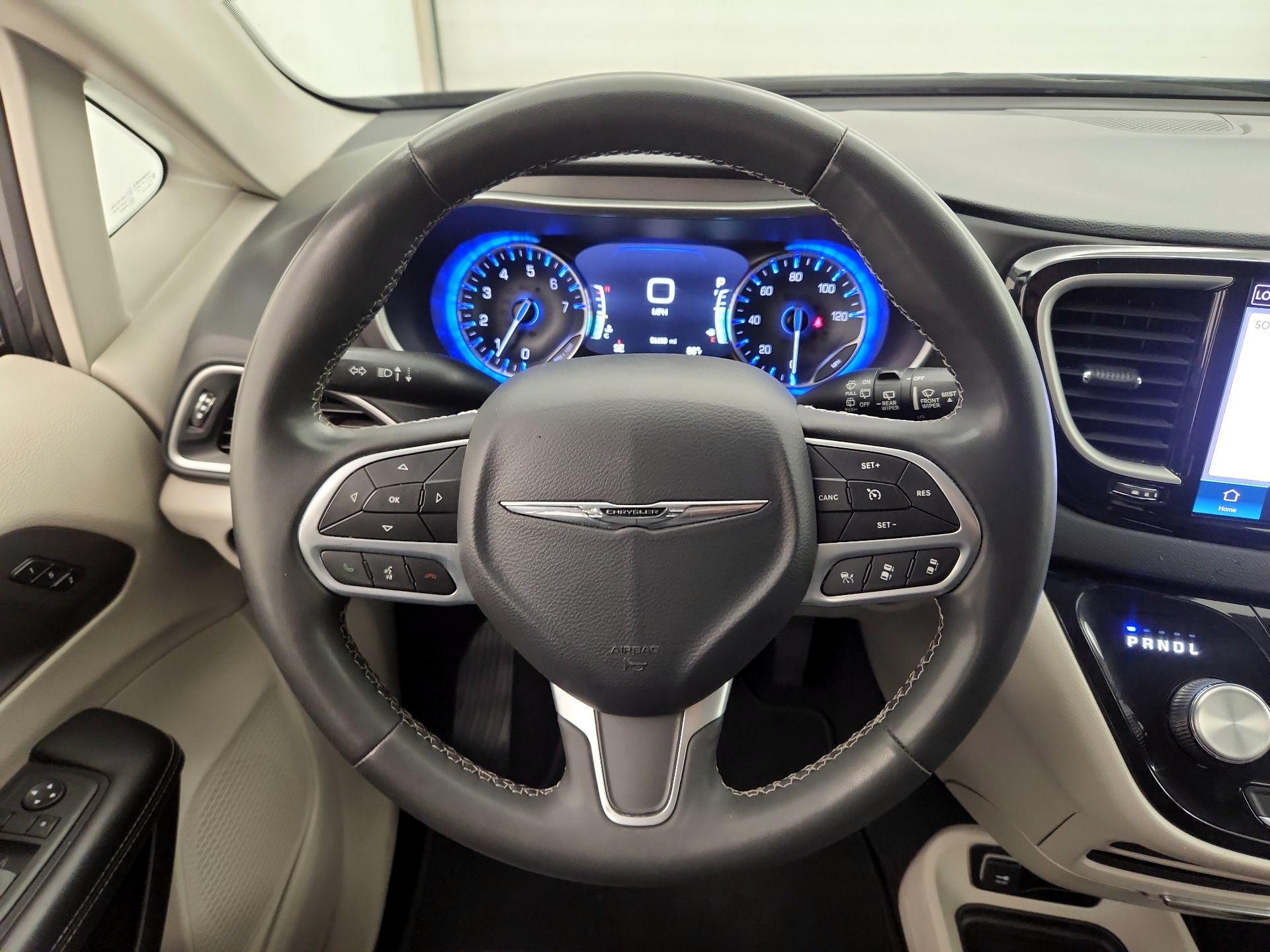 Thumbnail: 2023 Chrysler Pacifica - 10