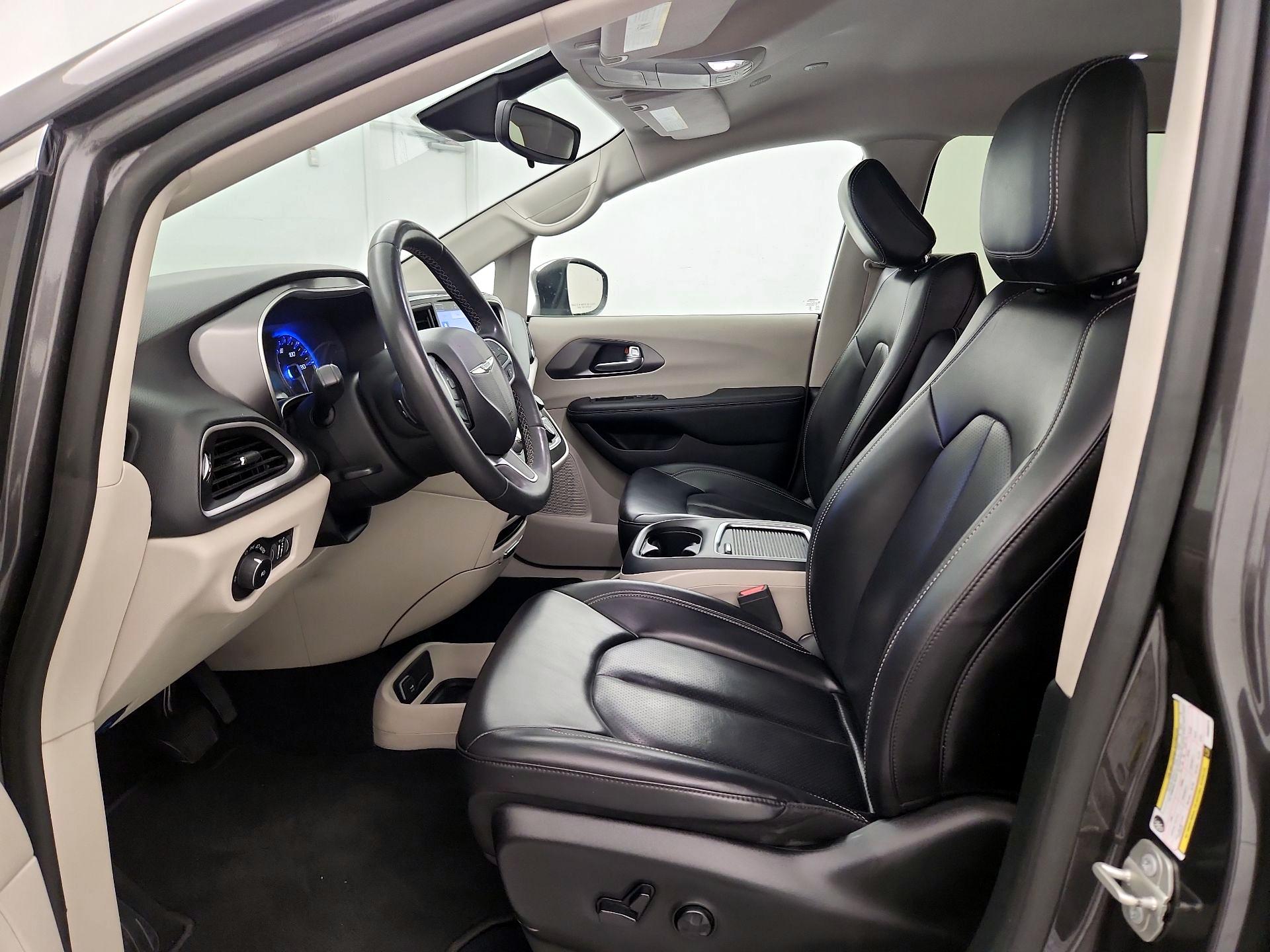 Thumbnail: 2023 Chrysler Pacifica - 11