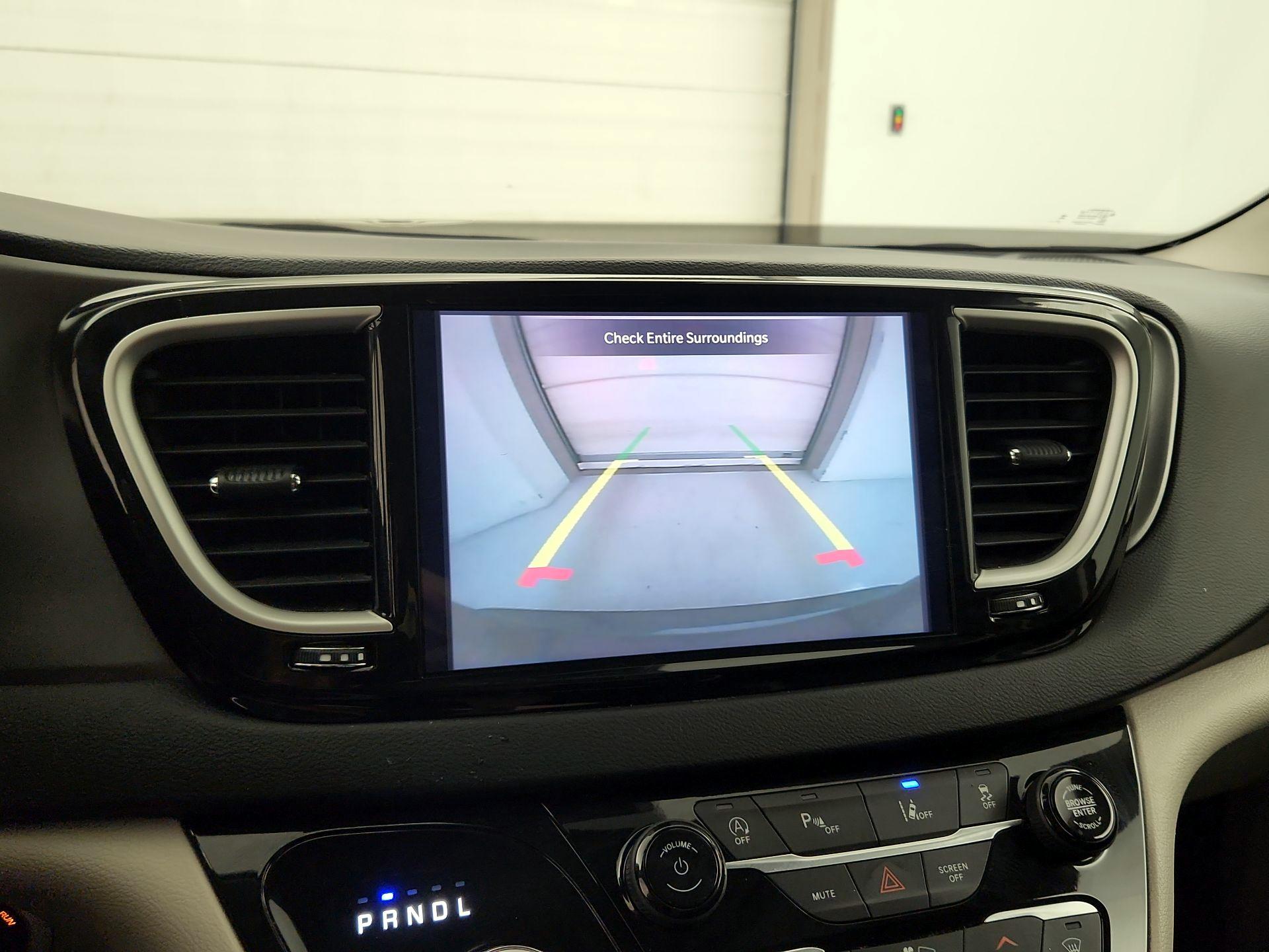 Thumbnail: 2023 Chrysler Pacifica - 14