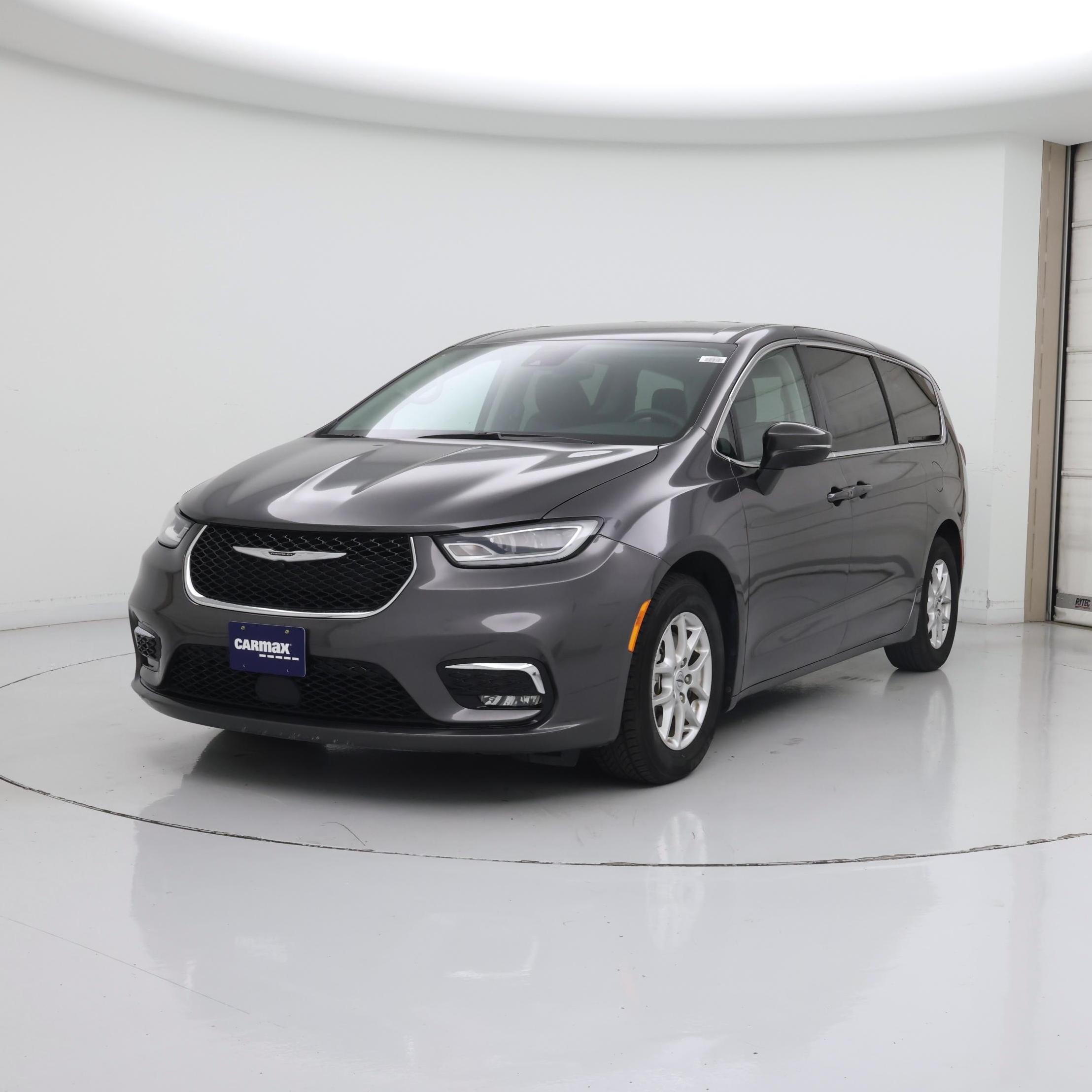 Thumbnail: 2023 Chrysler Pacifica - 4