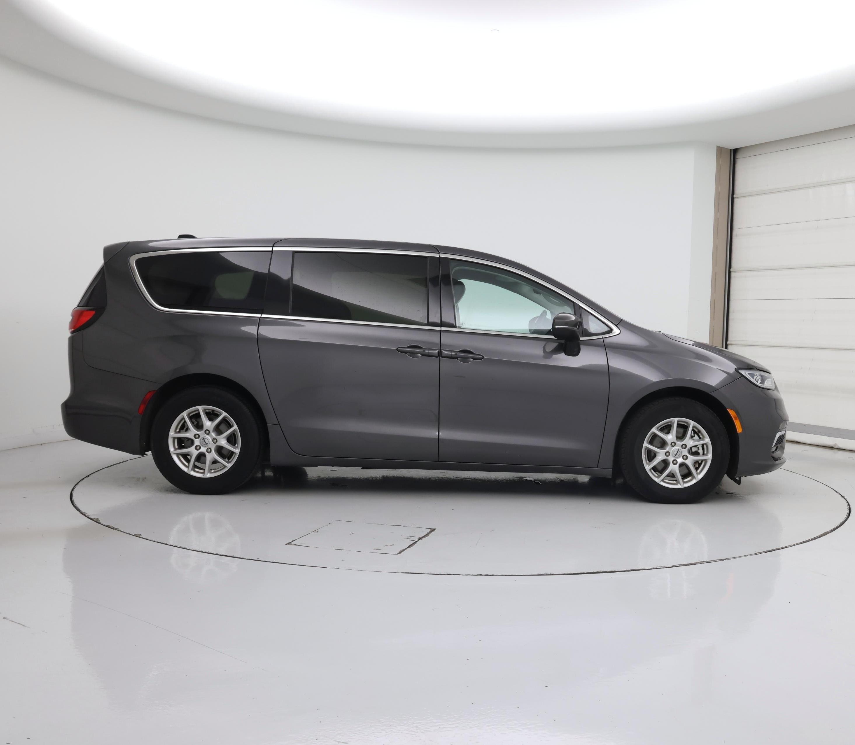 Thumbnail: 2023 Chrysler Pacifica - 7