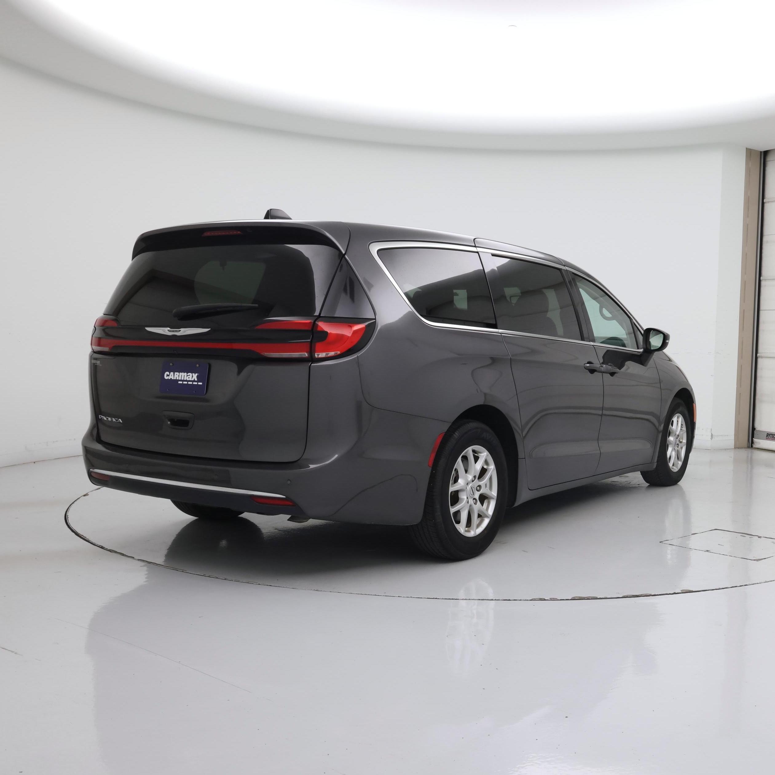 Thumbnail: 2023 Chrysler Pacifica - 8