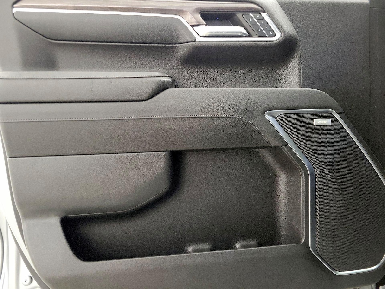 2024 Chevrolet Silverado 1500 LTZ - Photo 13