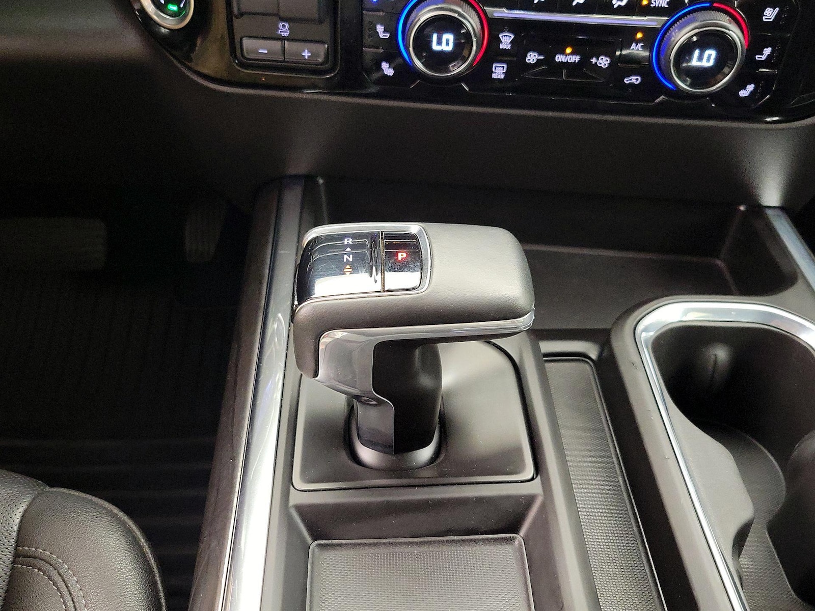 2024 Chevrolet Silverado 1500 LTZ - Photo 18