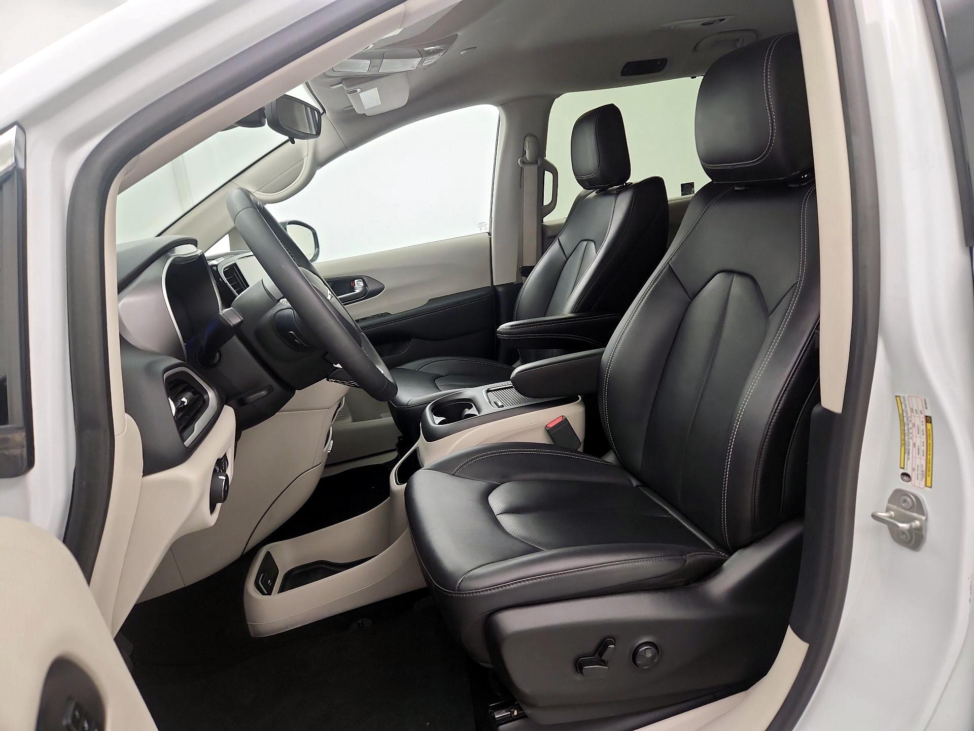 Thumbnail: 2024 Chrysler Pacifica - 11
