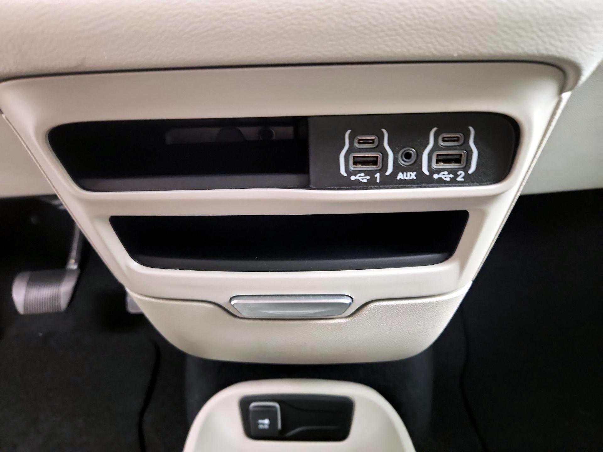 Thumbnail: 2024 Chrysler Pacifica - 18