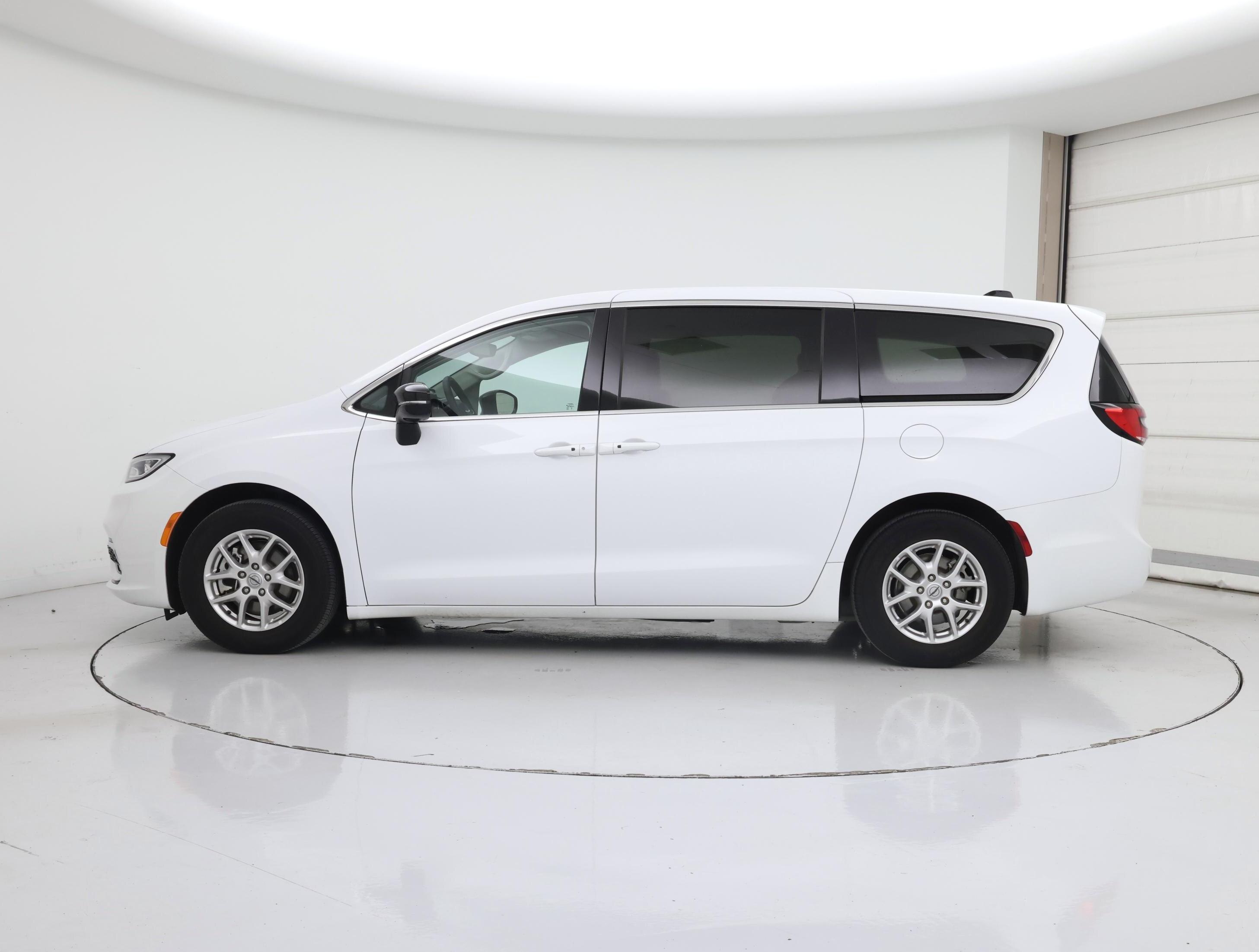 Thumbnail: 2024 Chrysler Pacifica - 3