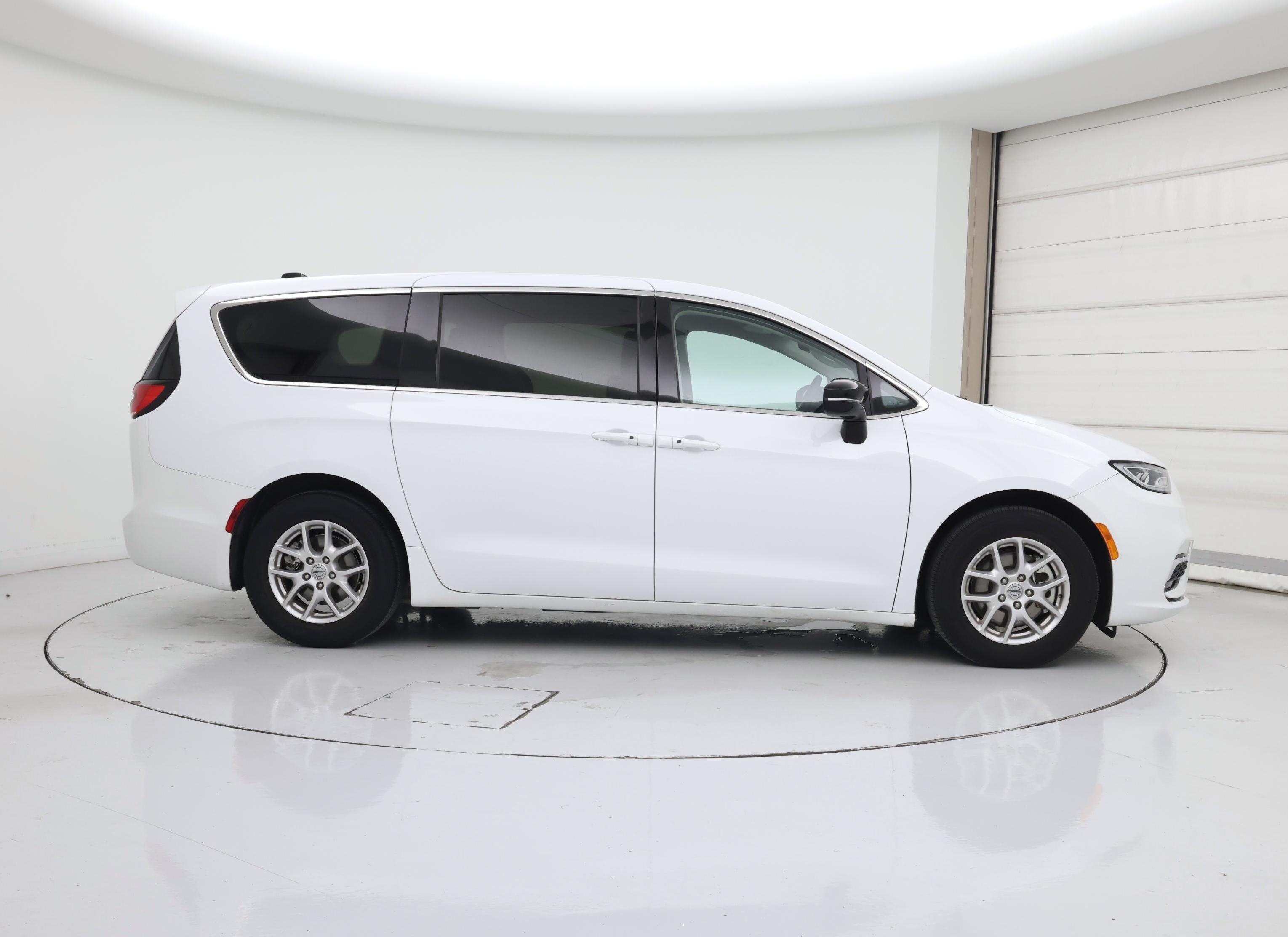 Thumbnail: 2024 Chrysler Pacifica - 7
