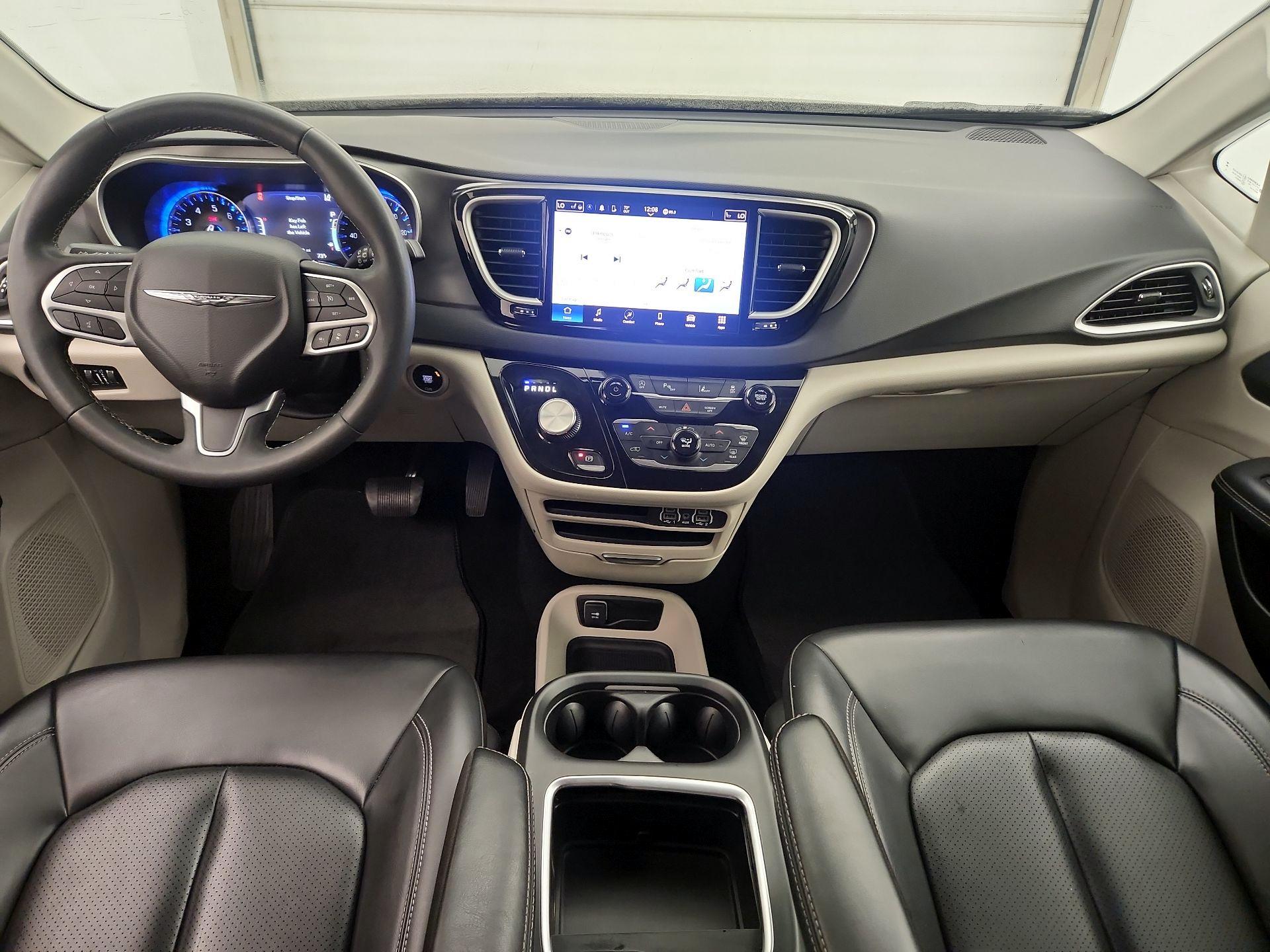 Thumbnail: 2023 Chrysler Pacifica - 9
