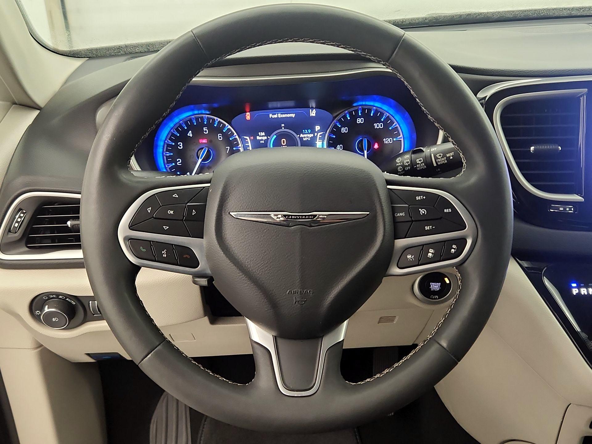 Thumbnail: 2023 Chrysler Pacifica - 10