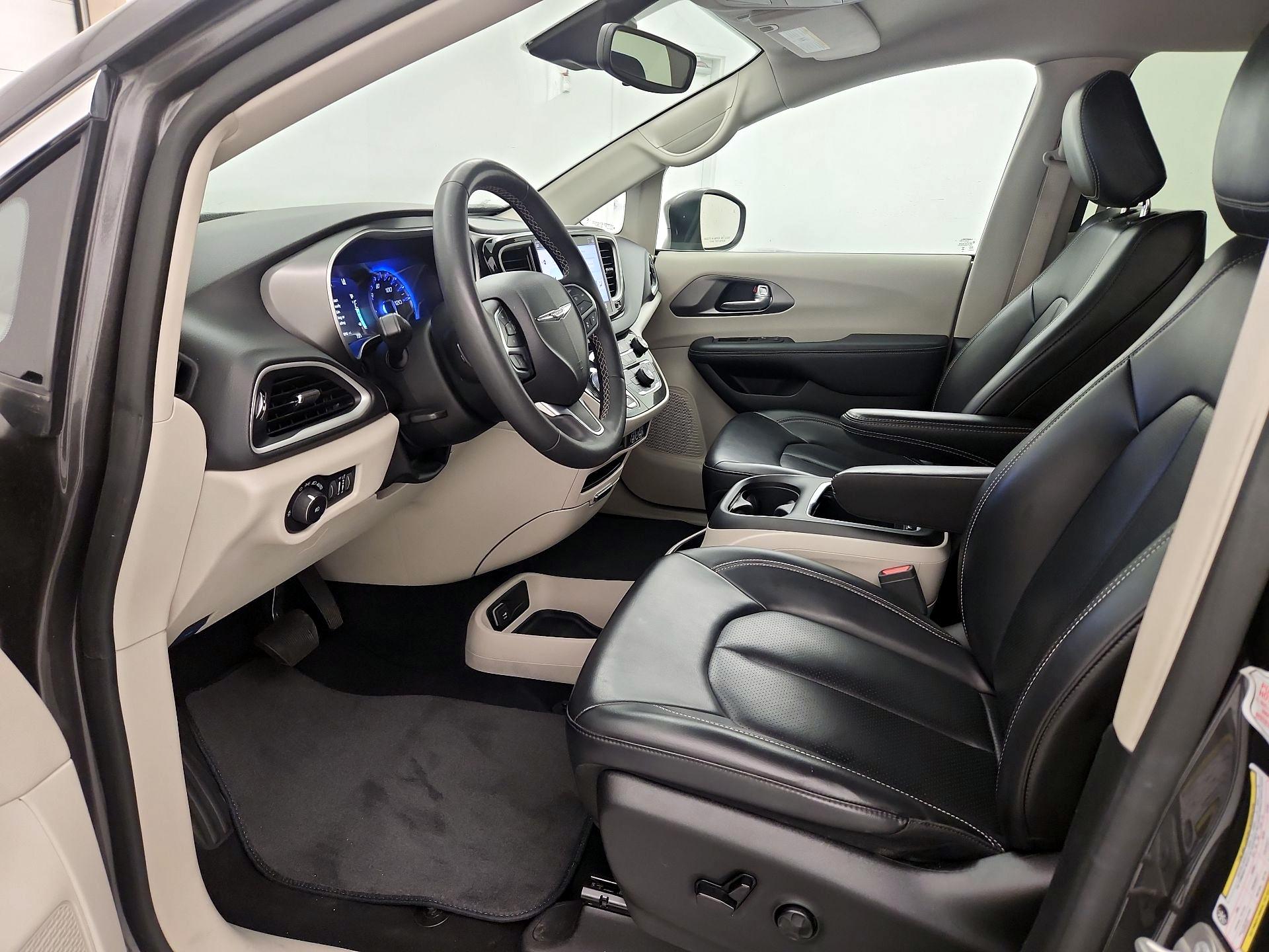 Thumbnail: 2023 Chrysler Pacifica - 11