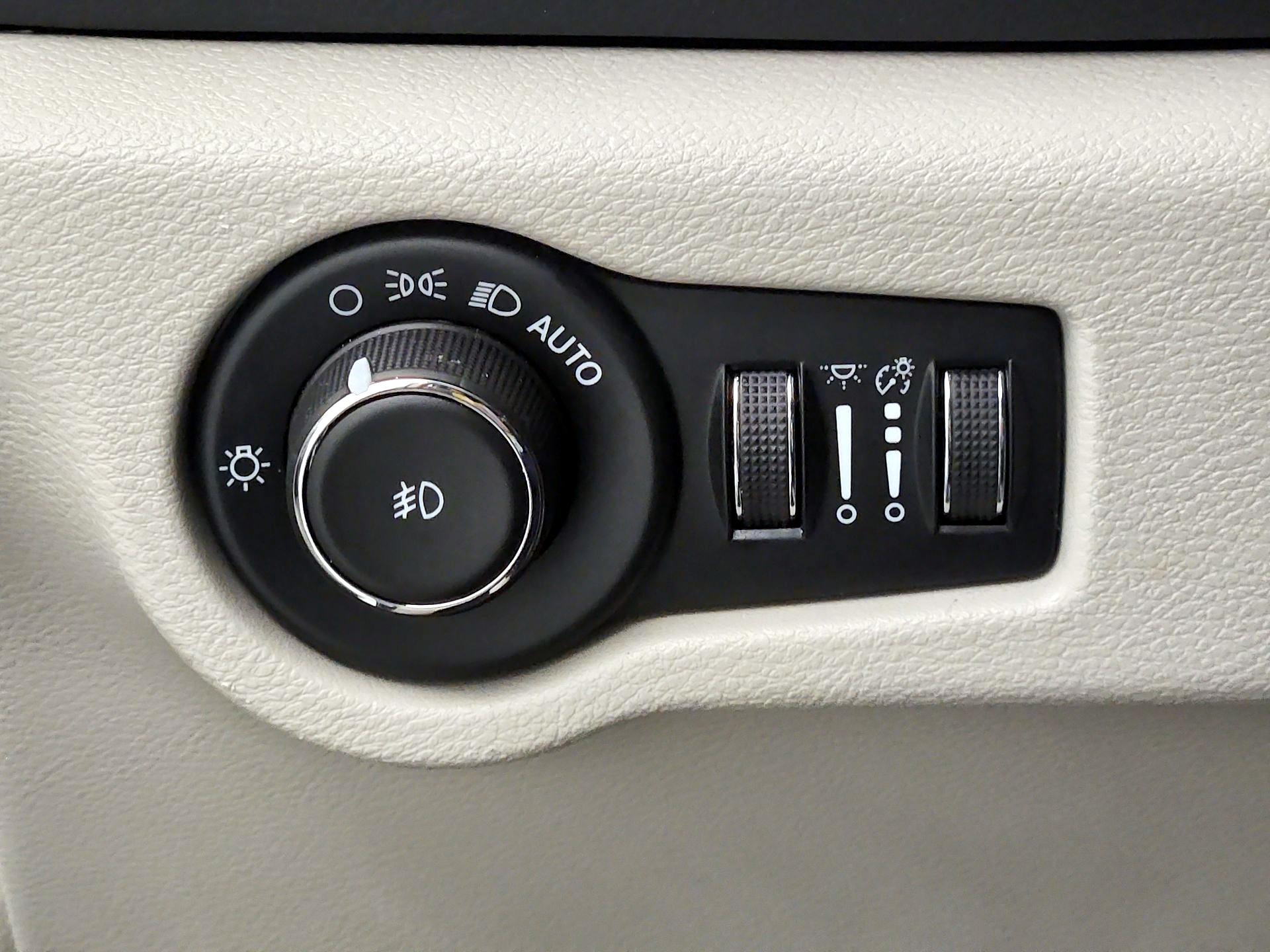 Thumbnail: 2023 Chrysler Pacifica - 13