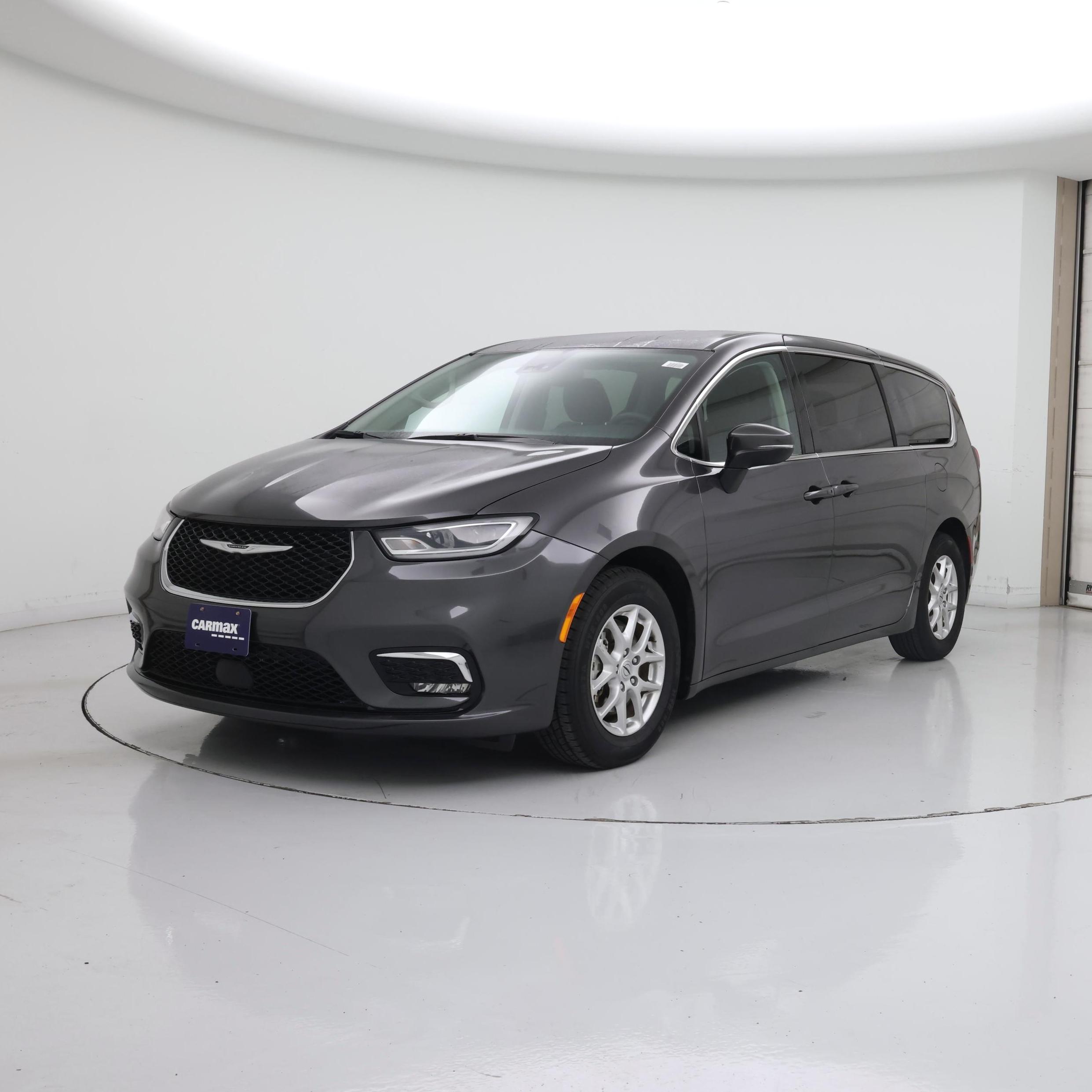 Thumbnail: 2023 Chrysler Pacifica - 4