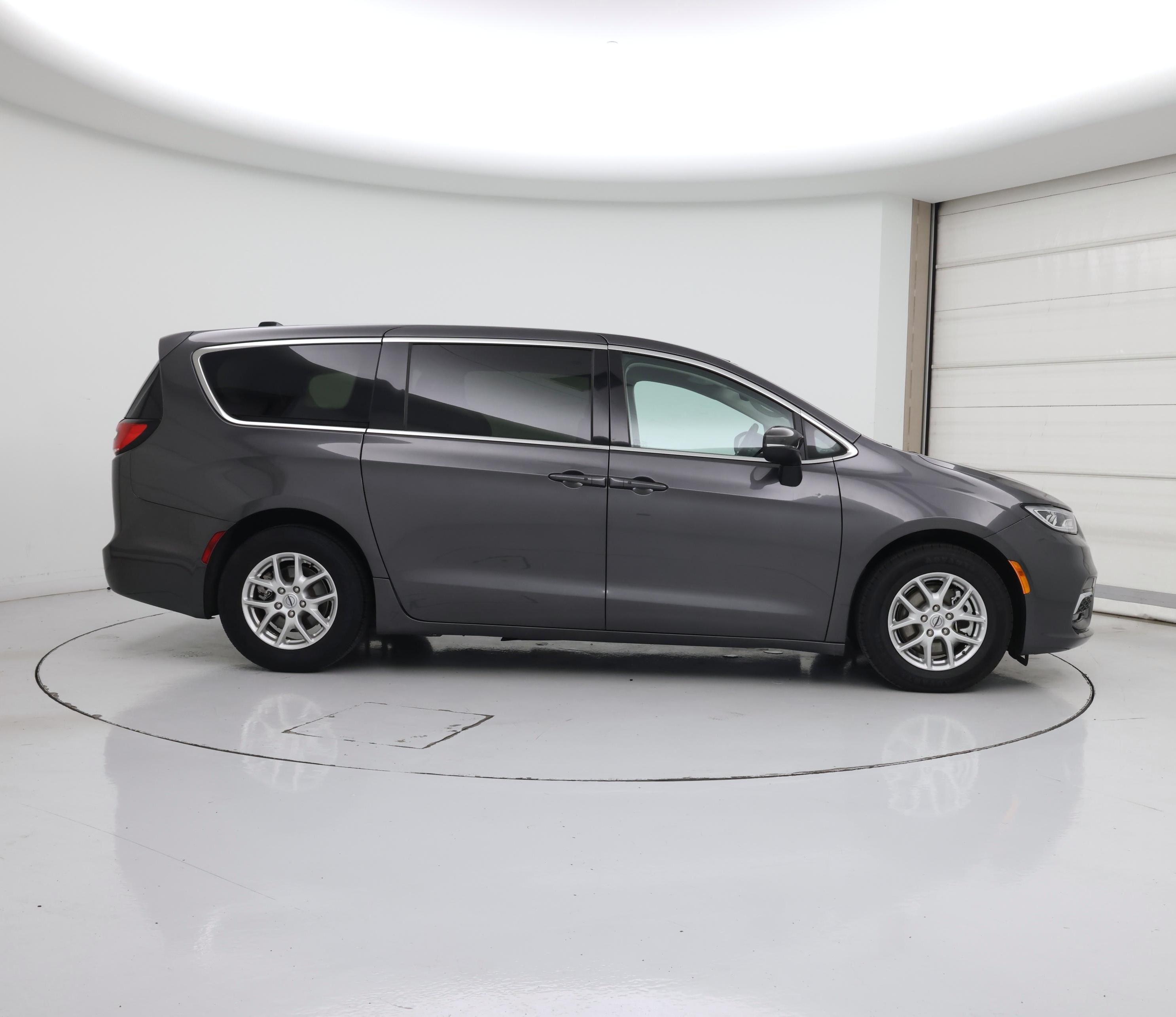 Thumbnail: 2023 Chrysler Pacifica - 7