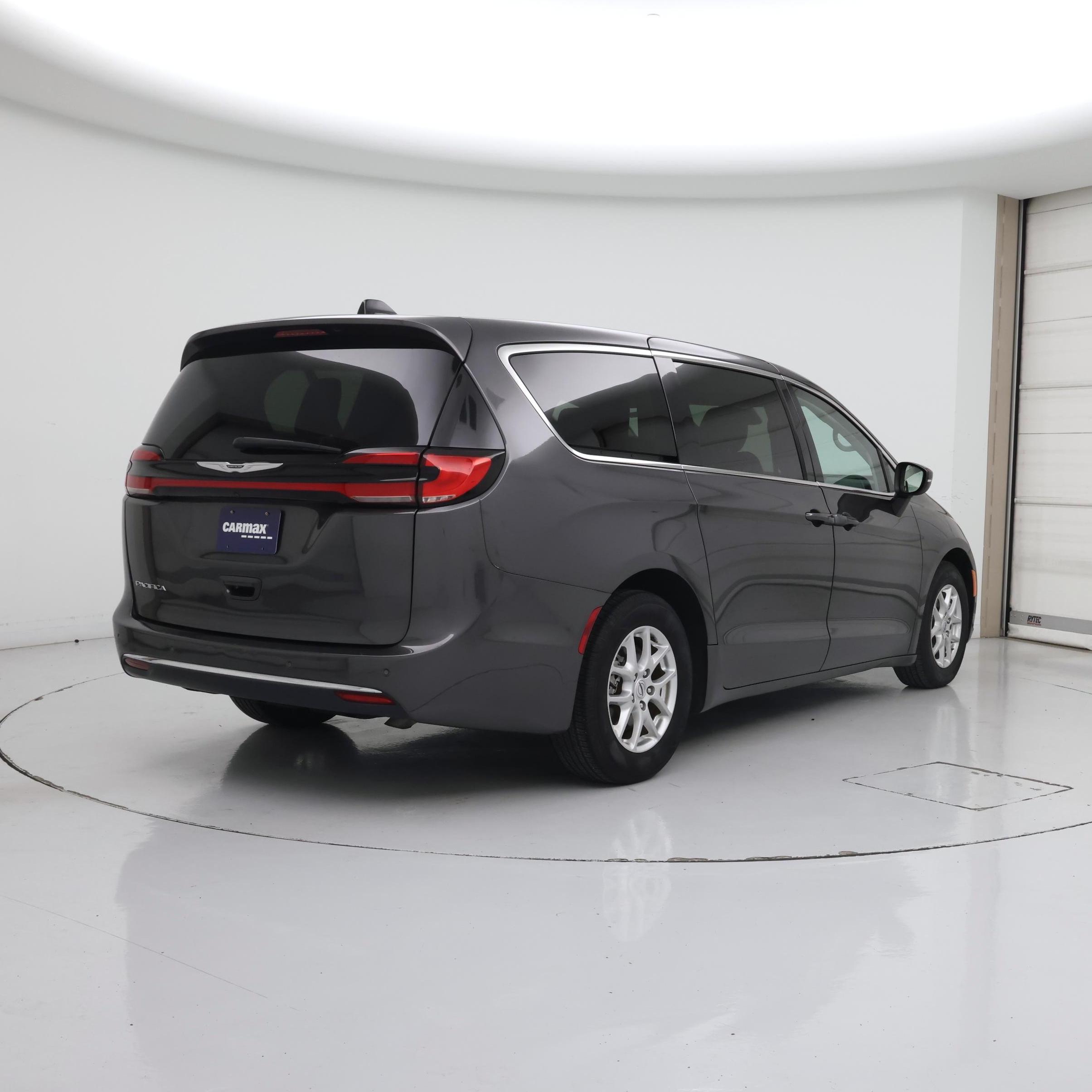 Thumbnail: 2023 Chrysler Pacifica - 8