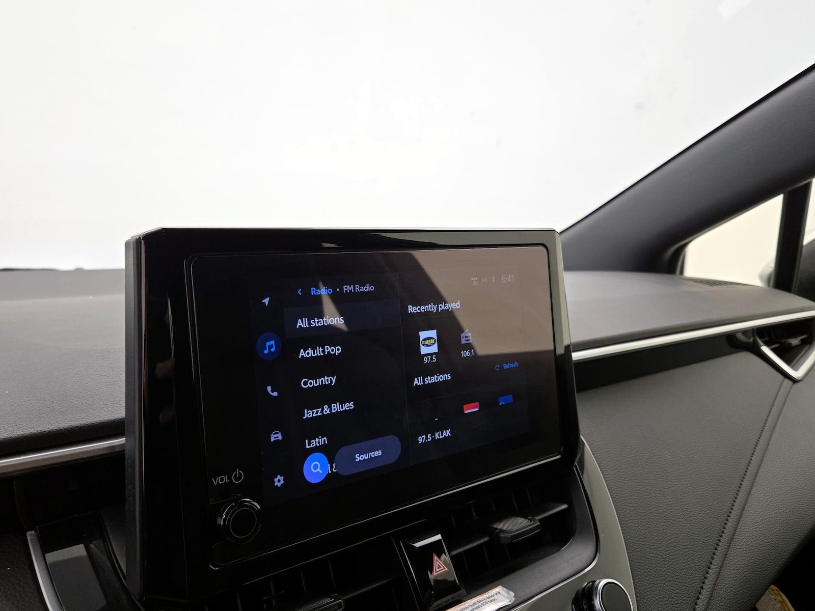 2024 Toyota Corolla SE - Photo 16
