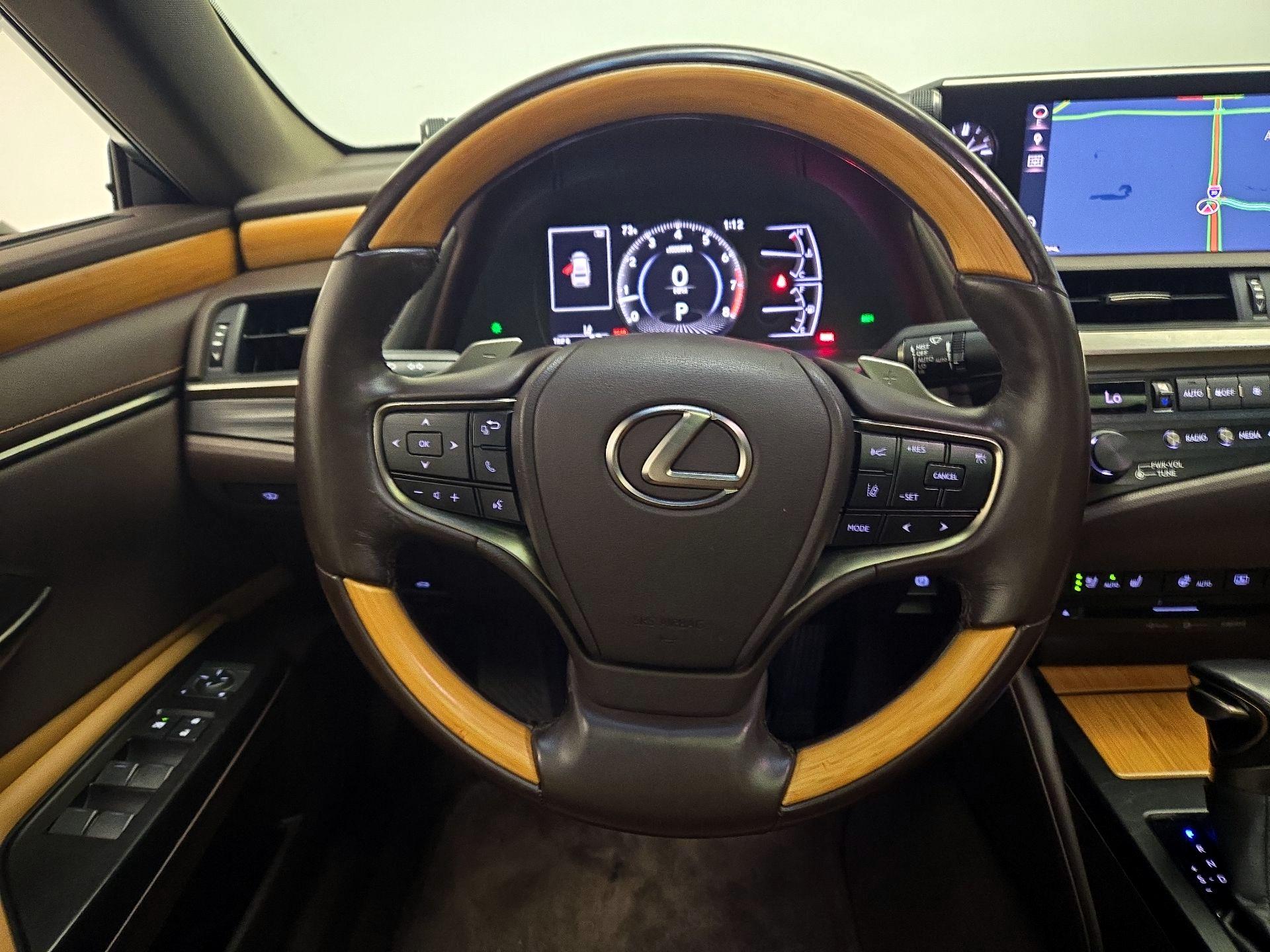Thumbnail: 2019 Lexus ES - 10