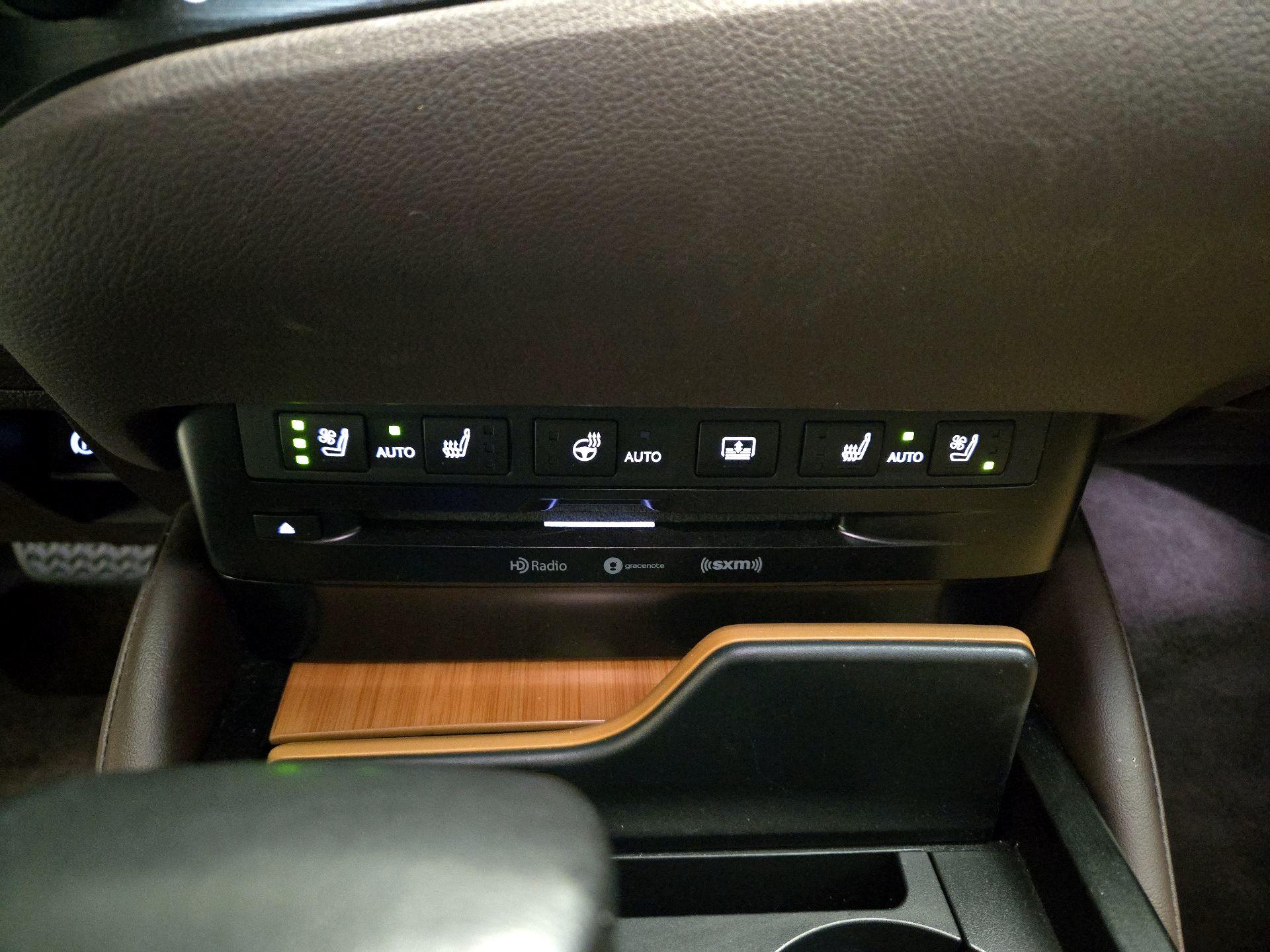 Thumbnail: 2019 Lexus ES - 17