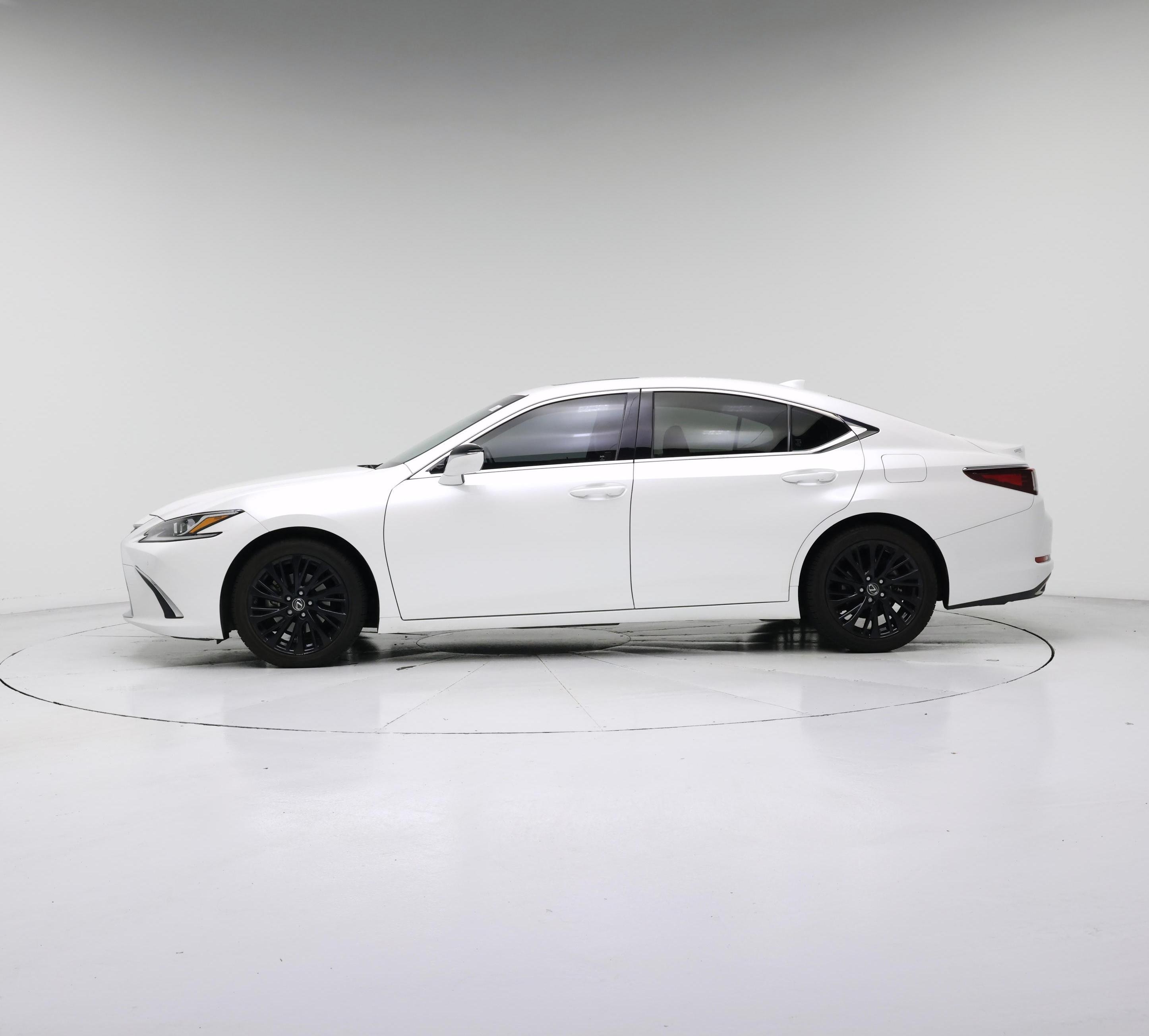 Thumbnail: 2019 Lexus ES - 3