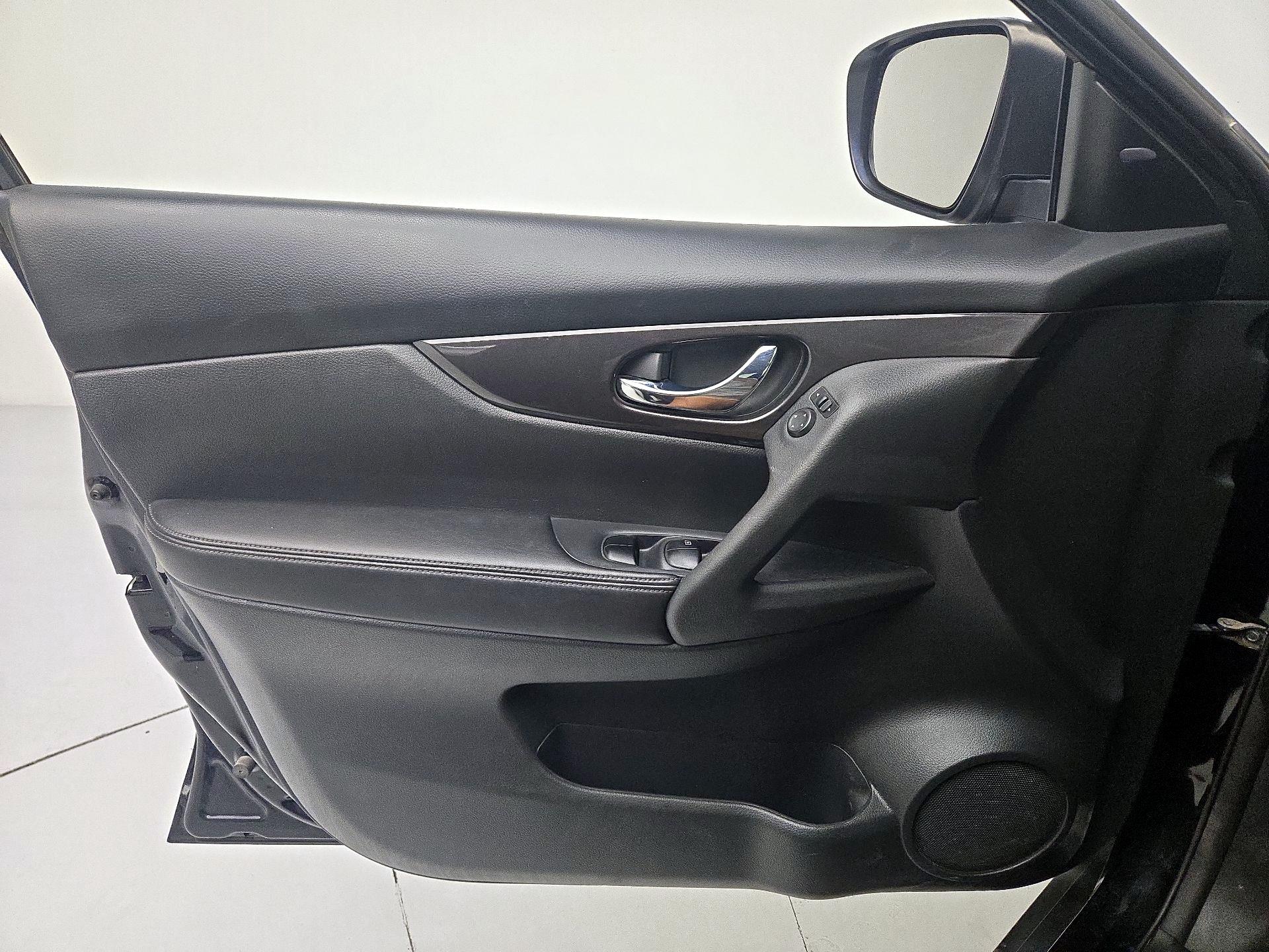 Thumbnail: 2018 Nissan Rogue - 12