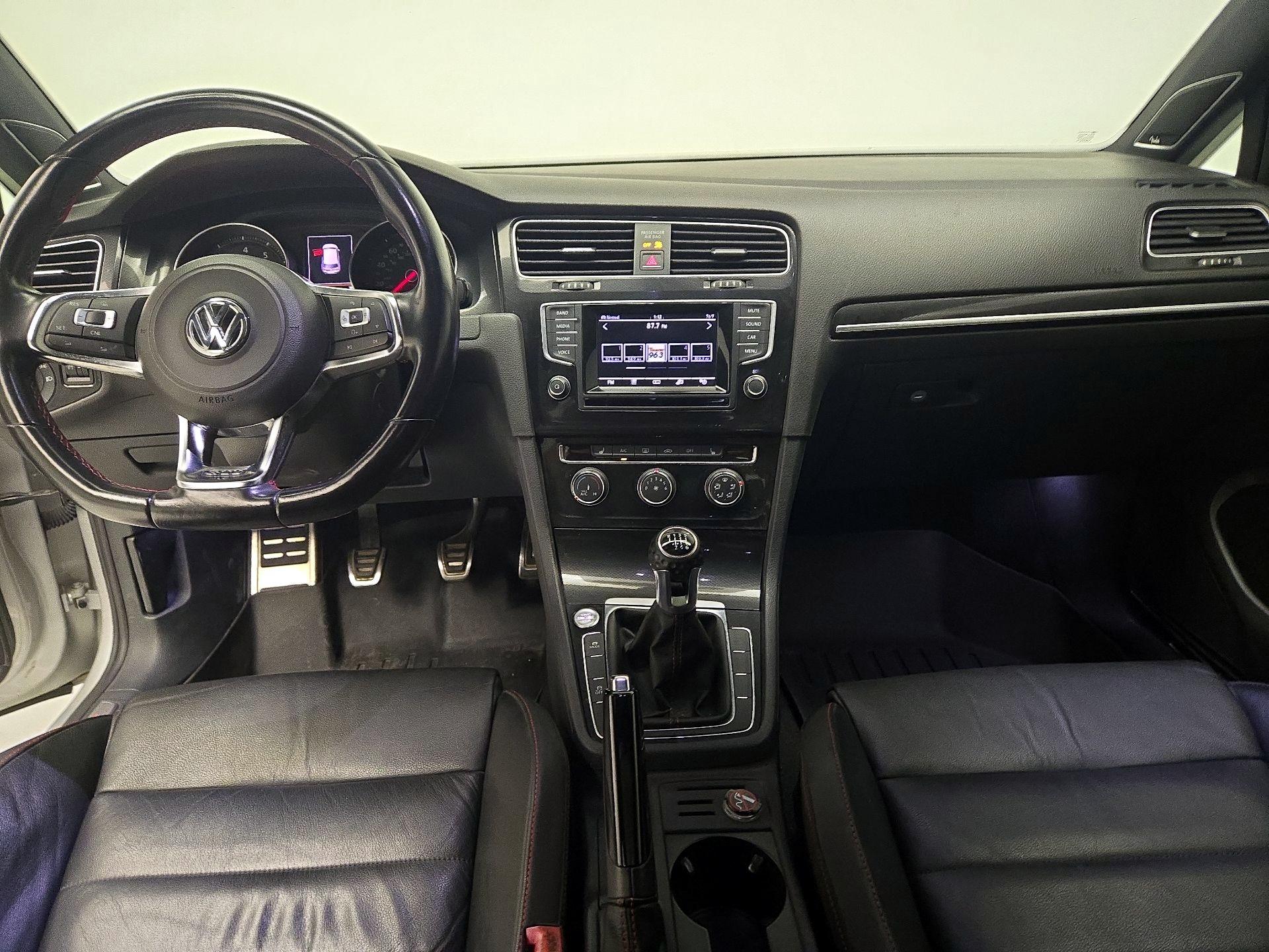 Thumbnail: 2015 Volkswagen Golf - 9