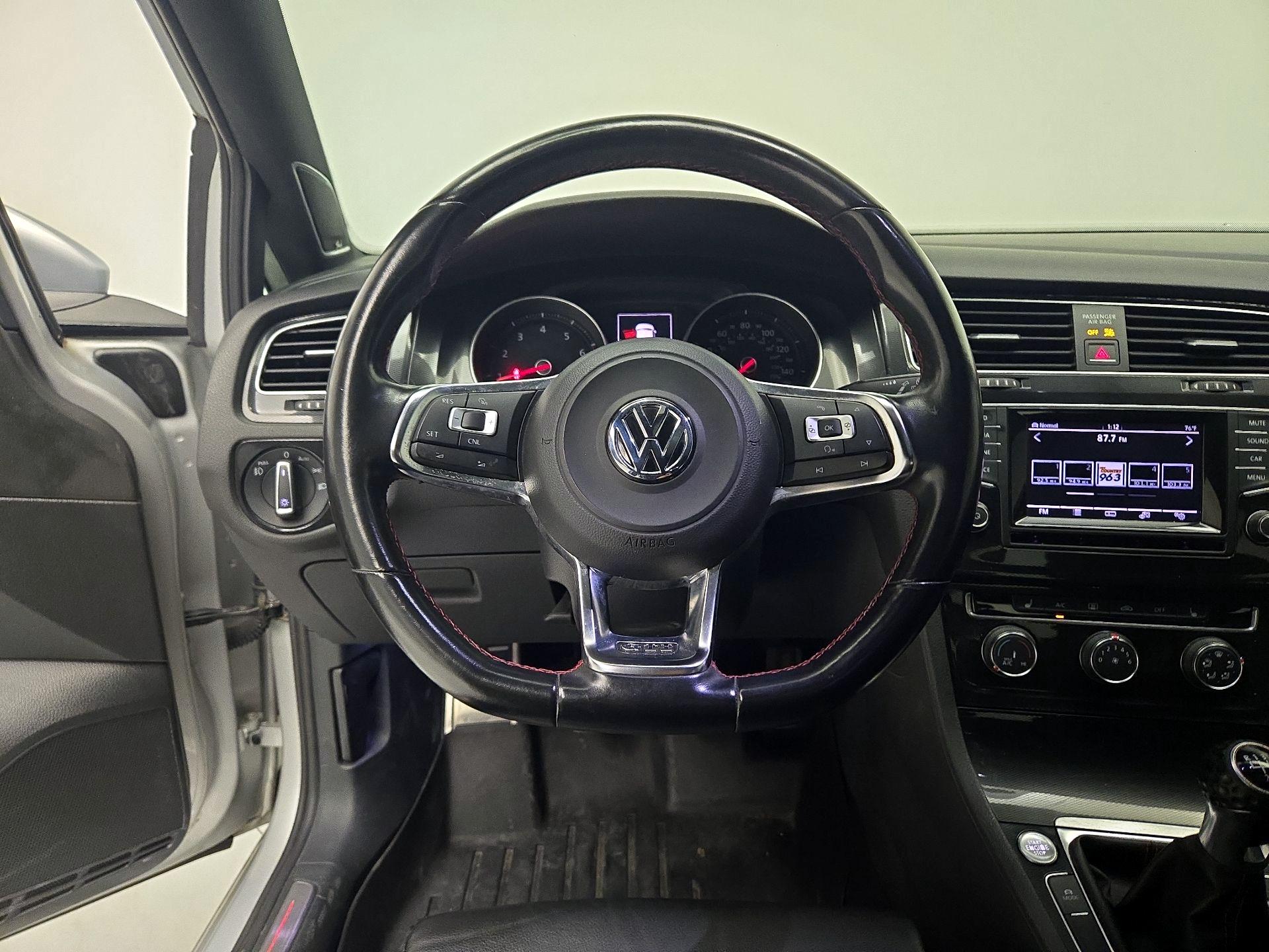 Thumbnail: 2015 Volkswagen Golf - 10