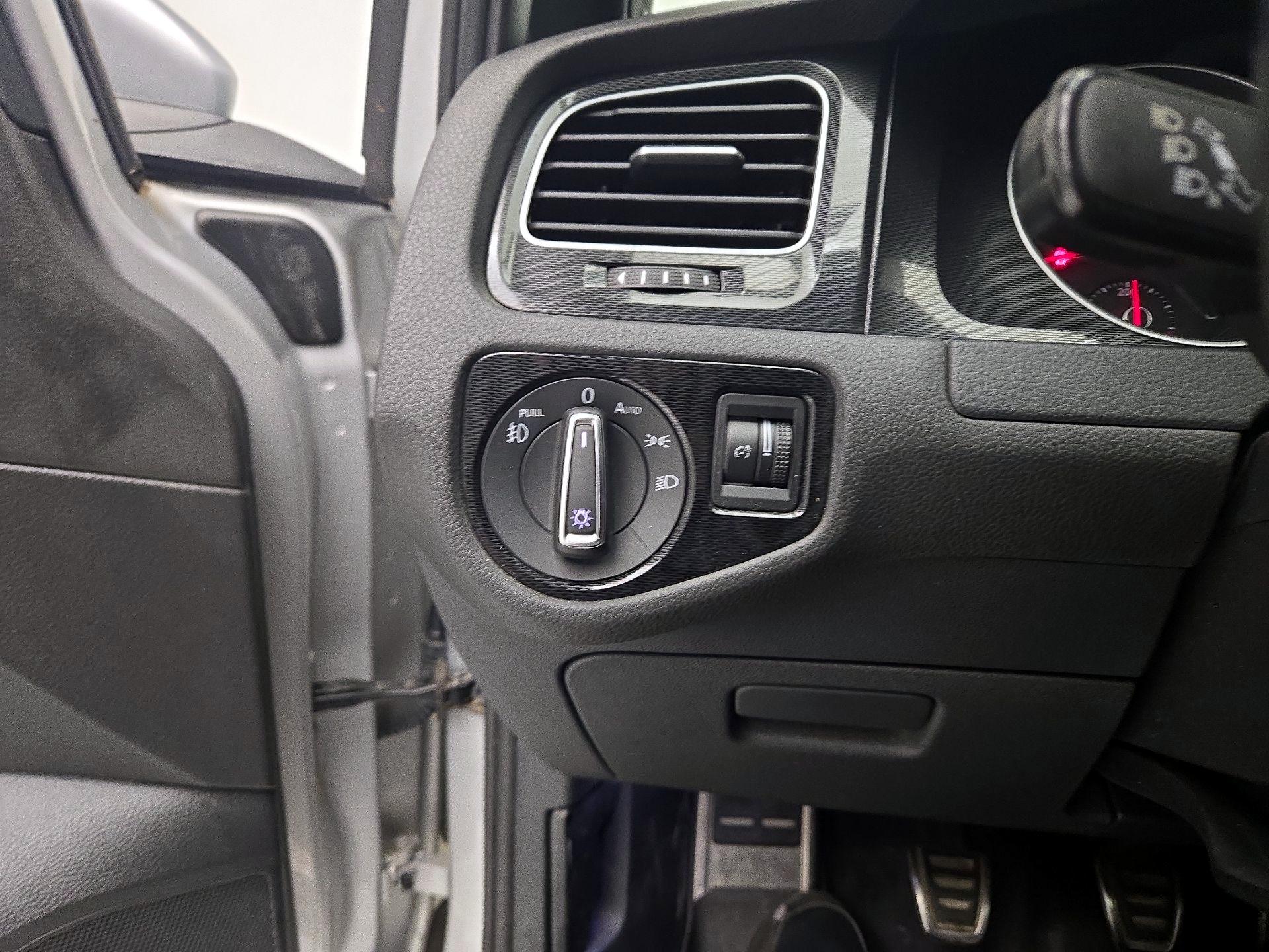 Thumbnail: 2015 Volkswagen Golf - 13