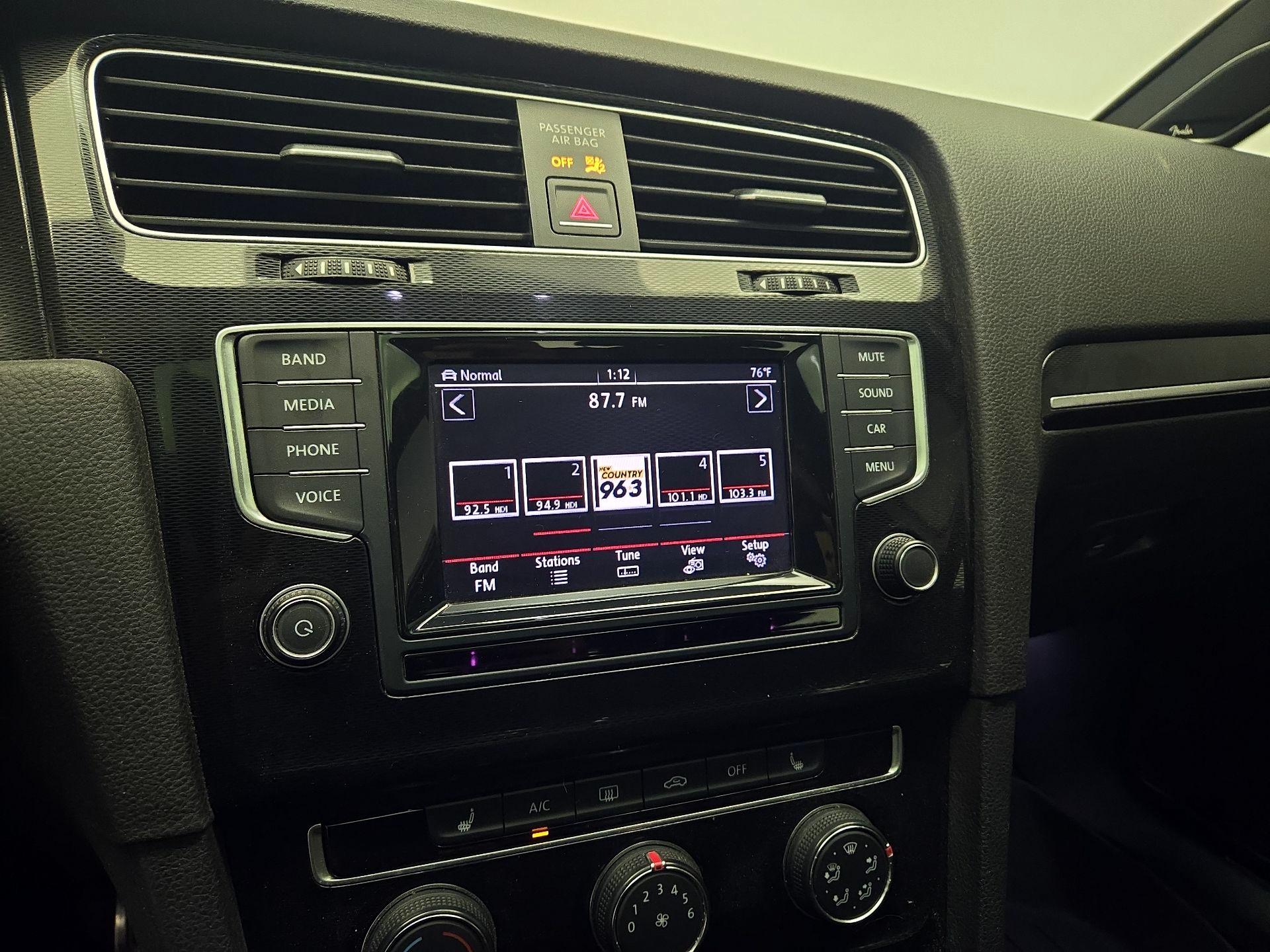 Thumbnail: 2015 Volkswagen Golf - 15