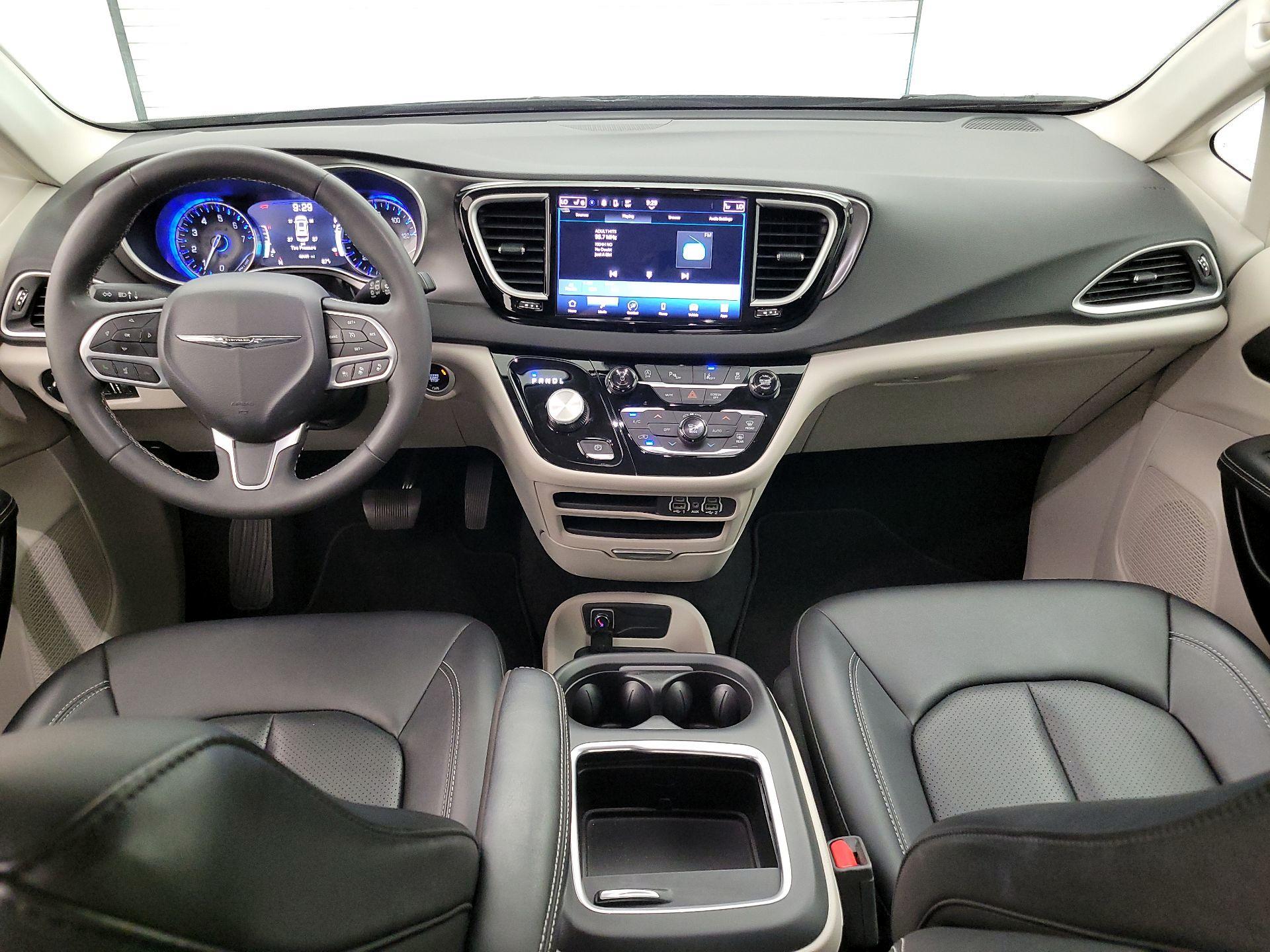 Thumbnail: 2024 Chrysler Pacifica - 9