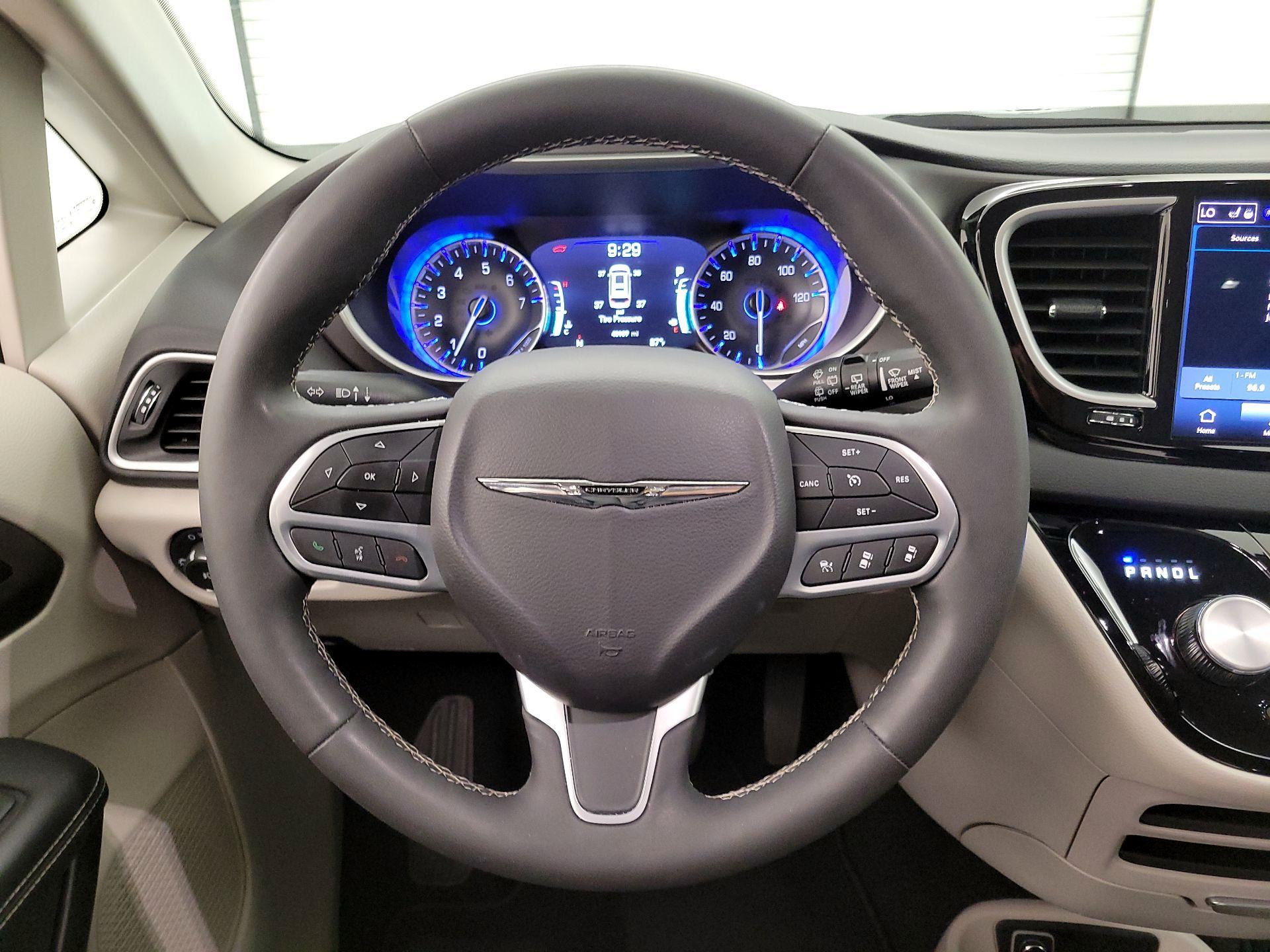 Thumbnail: 2024 Chrysler Pacifica - 10