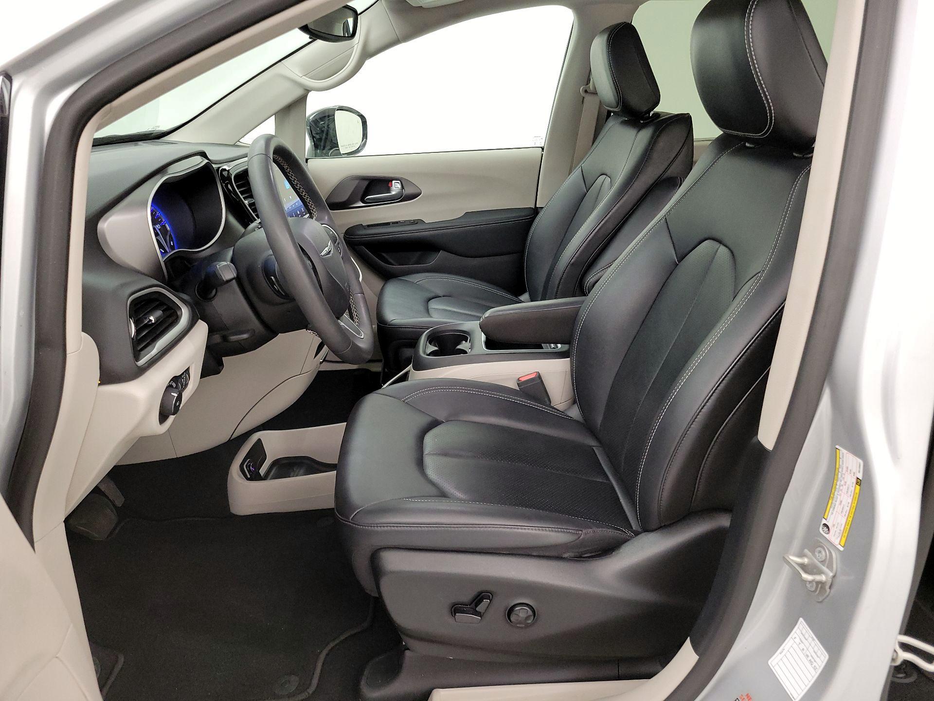 Thumbnail: 2024 Chrysler Pacifica - 11
