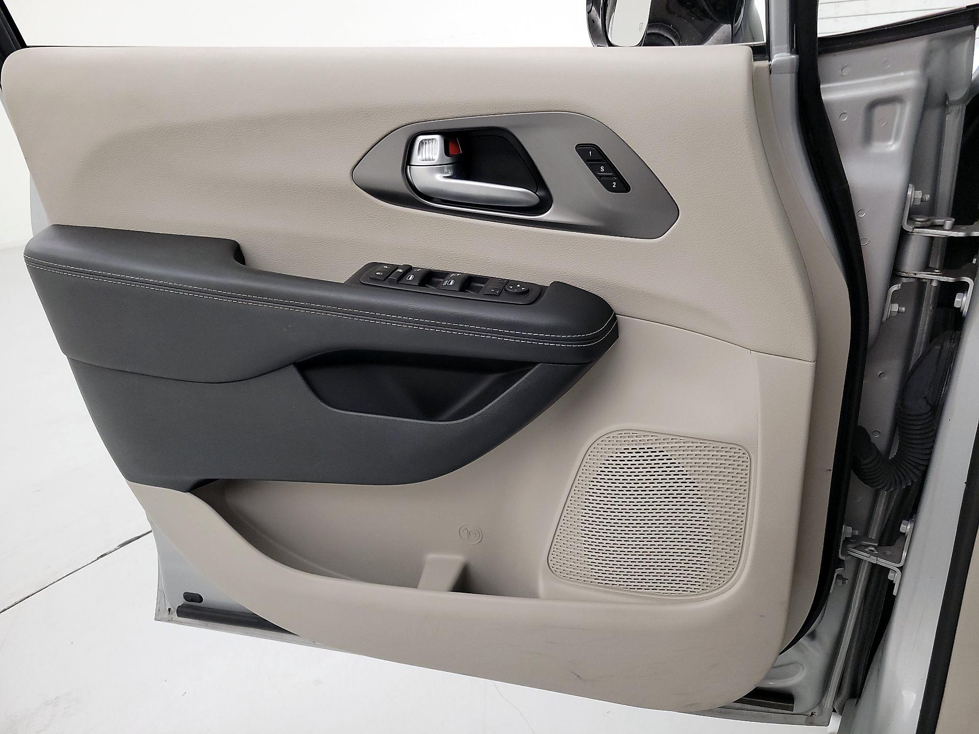 Thumbnail: 2024 Chrysler Pacifica - 12