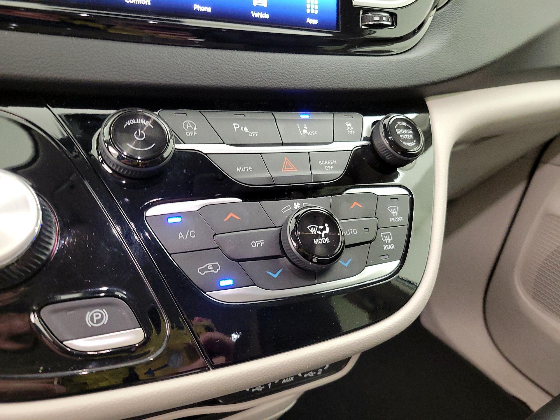 Thumbnail: 2024 Chrysler Pacifica - 16