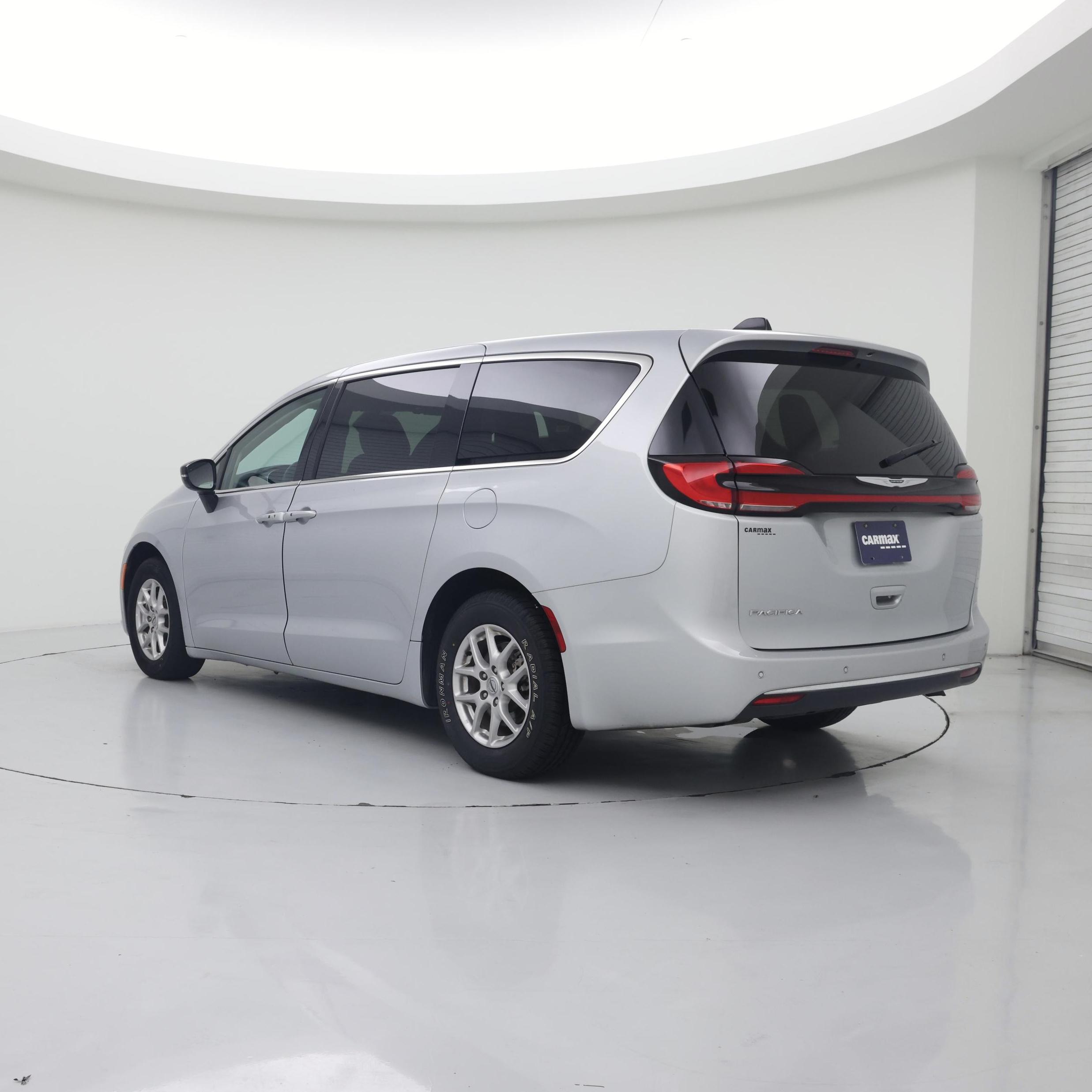 Thumbnail: 2024 Chrysler Pacifica - 2