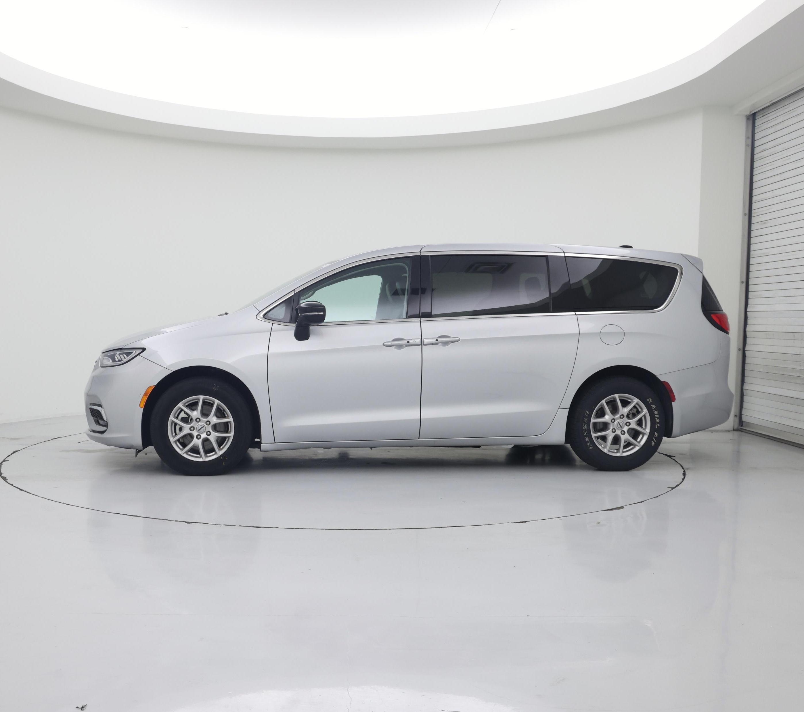 Thumbnail: 2024 Chrysler Pacifica - 3