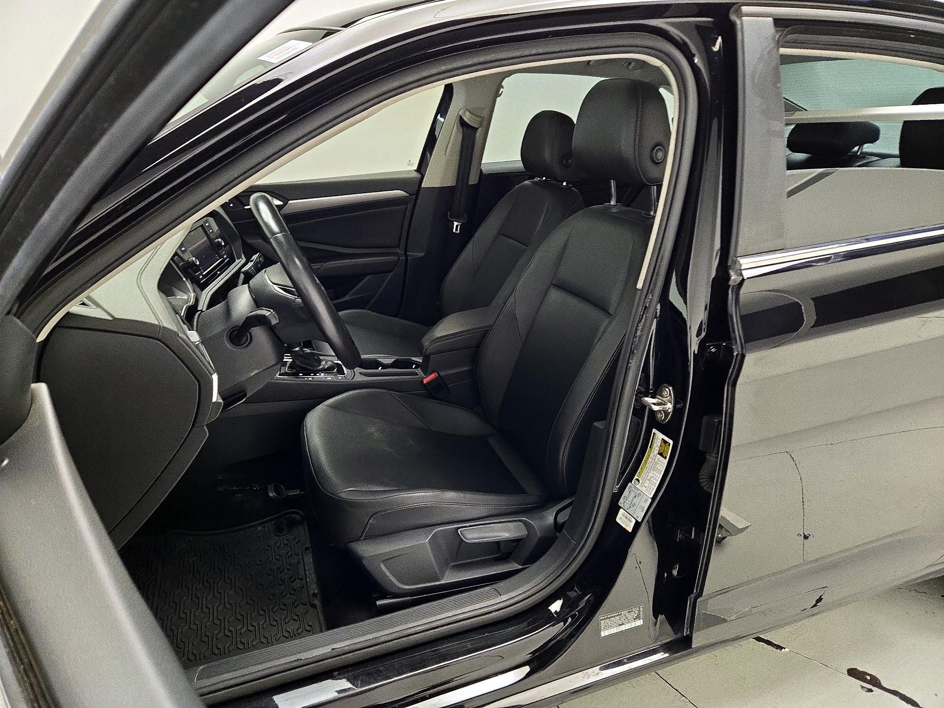 Thumbnail: 2019 Volkswagen Jetta - 11