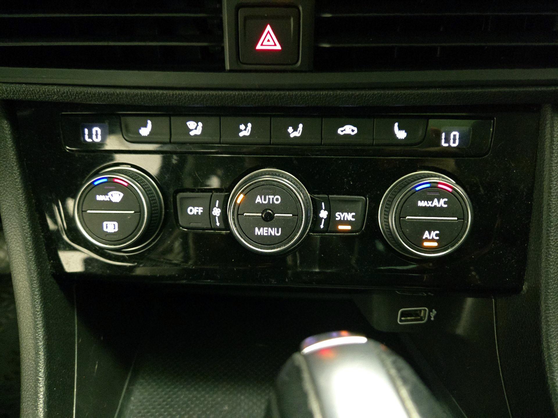 Thumbnail: 2019 Volkswagen Jetta - 16