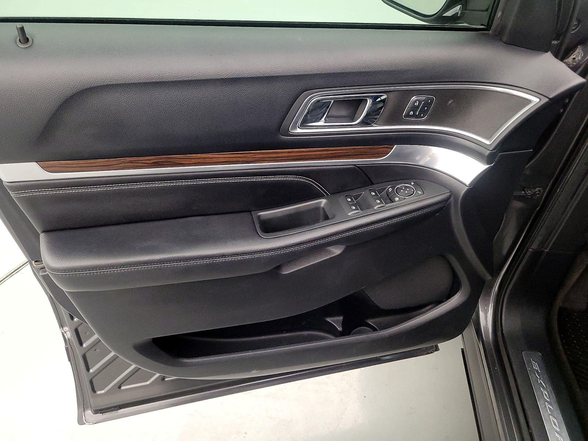 Thumbnail: 2016 Ford Explorer - 12