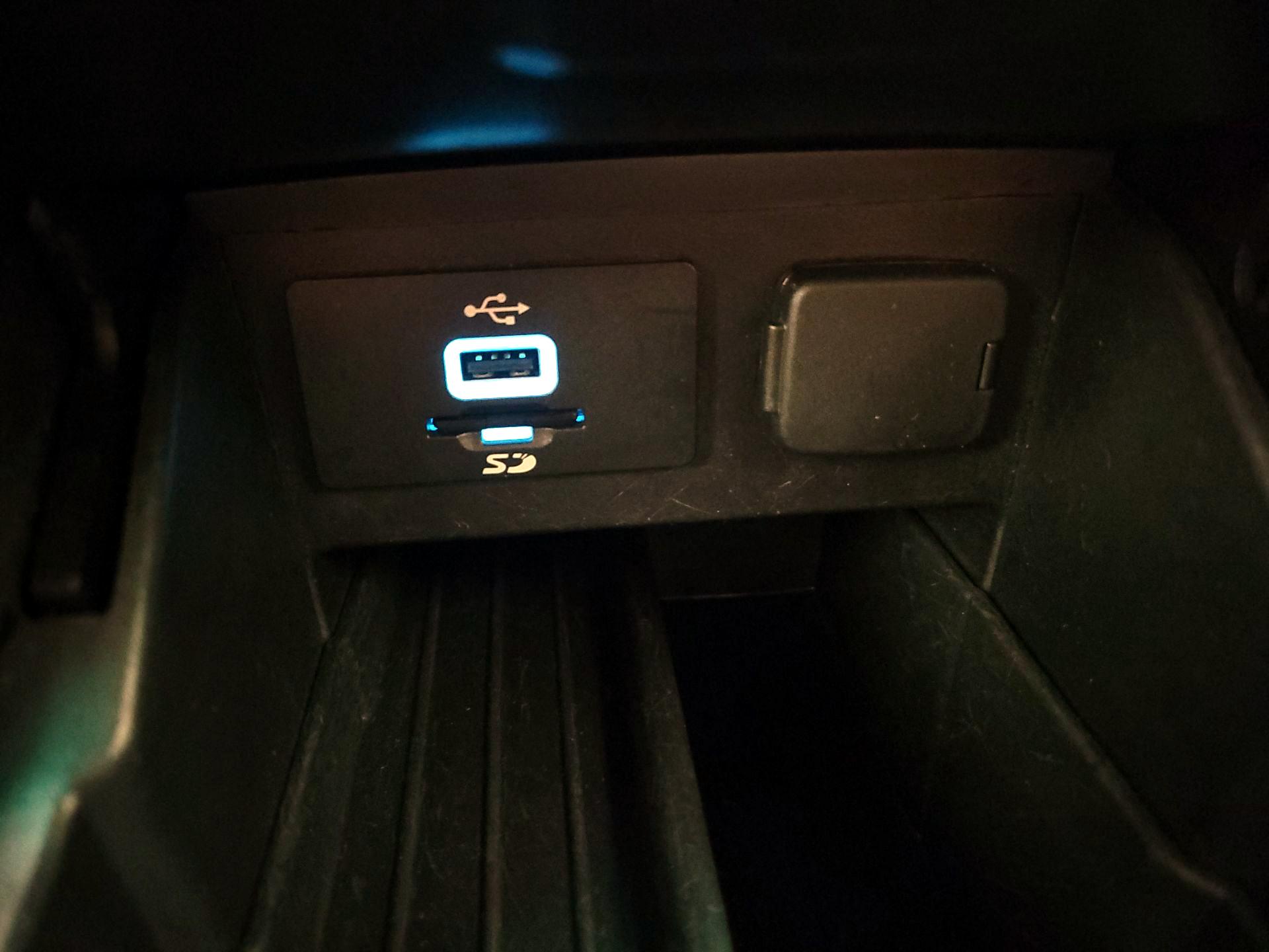 Thumbnail: 2016 Ford Explorer - 19