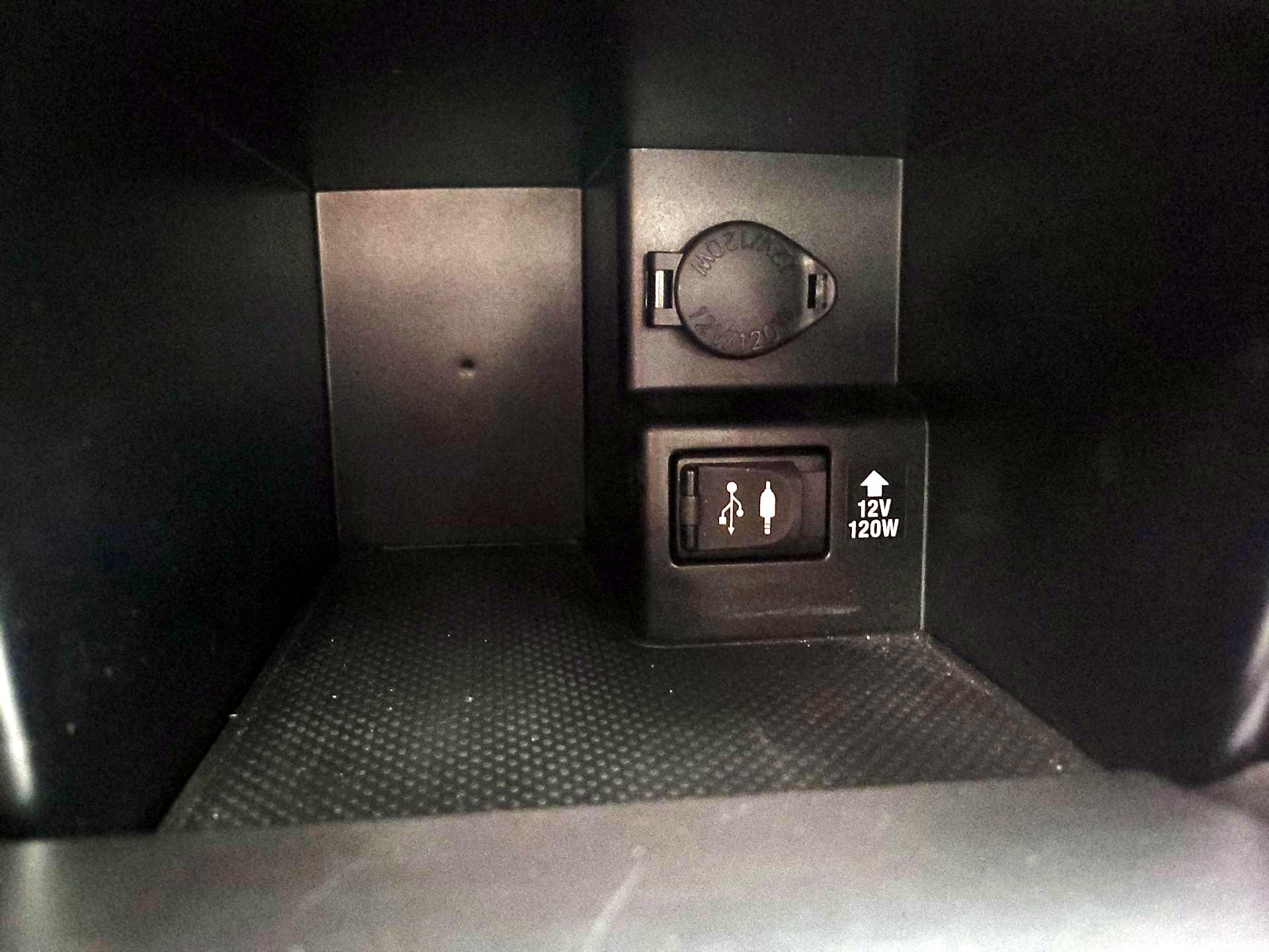 Thumbnail: 2014 Toyota Camry - 18