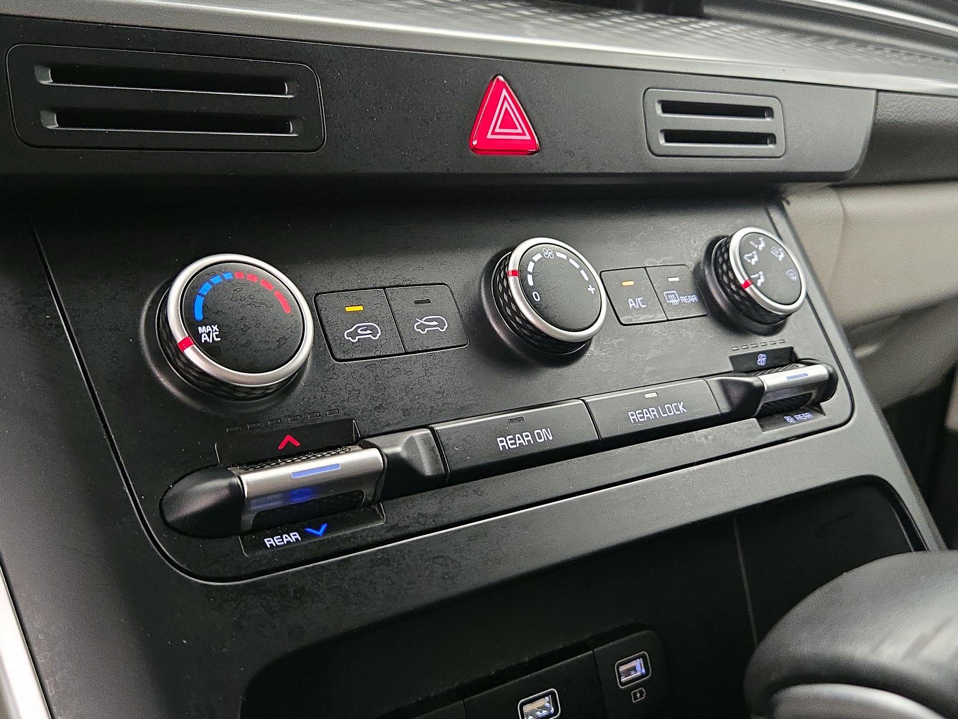 Thumbnail: 2024 Kia Carnival - 16