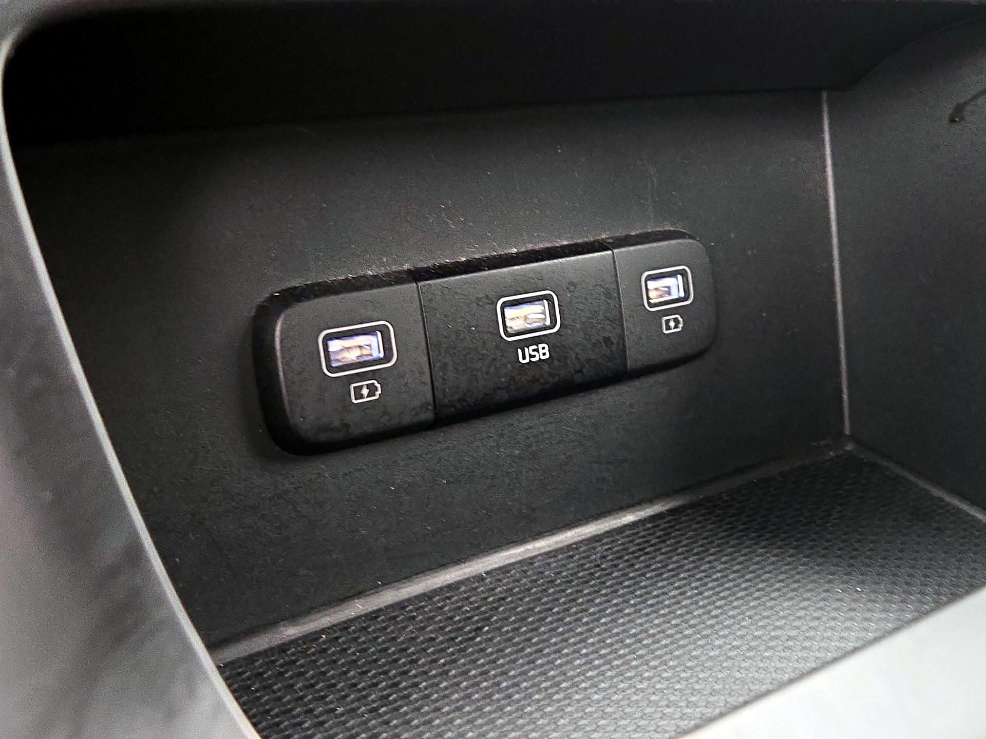 Thumbnail: 2024 Kia Carnival - 18