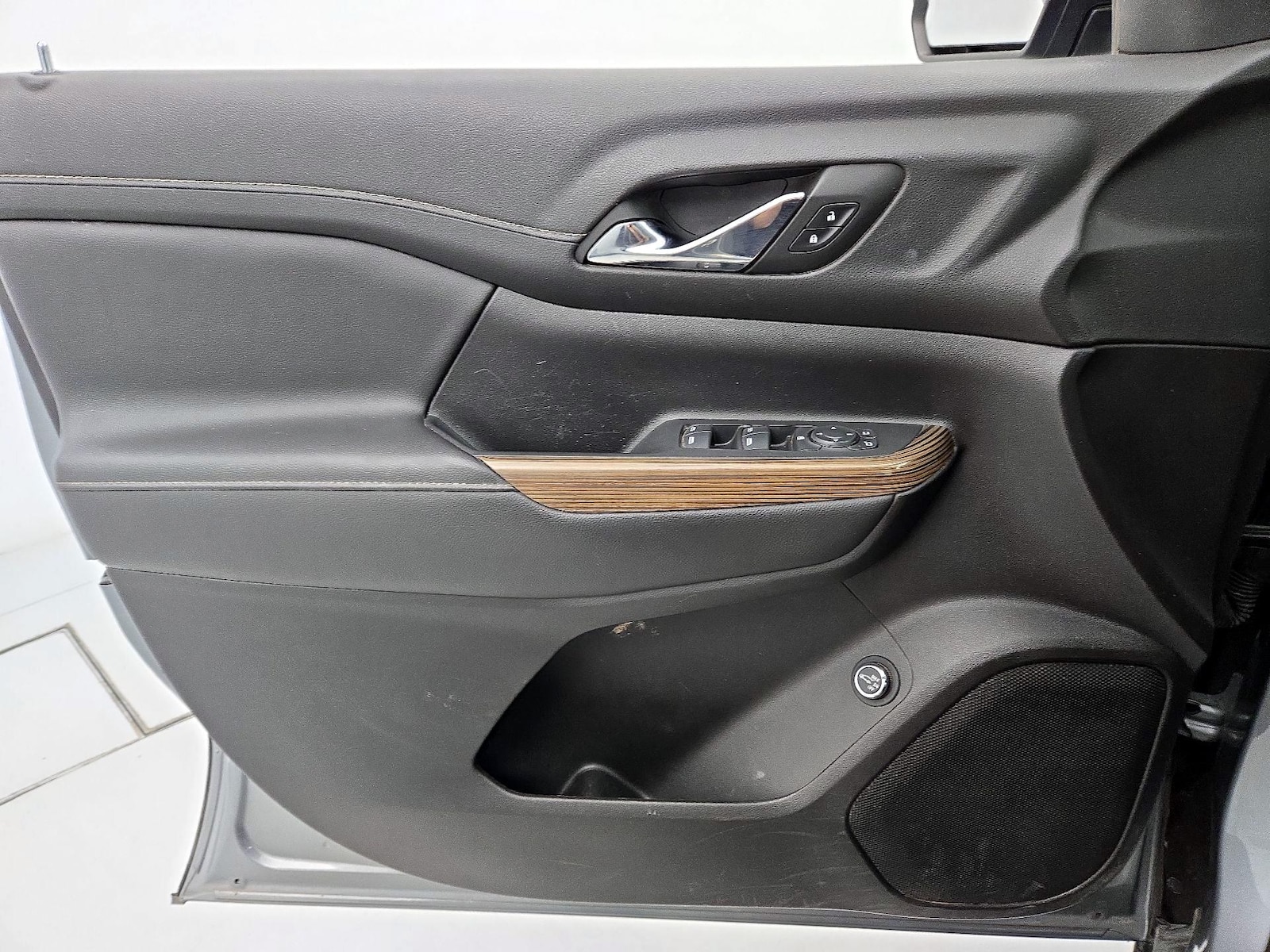 2023 GMC Acadia SLE - Photo 13